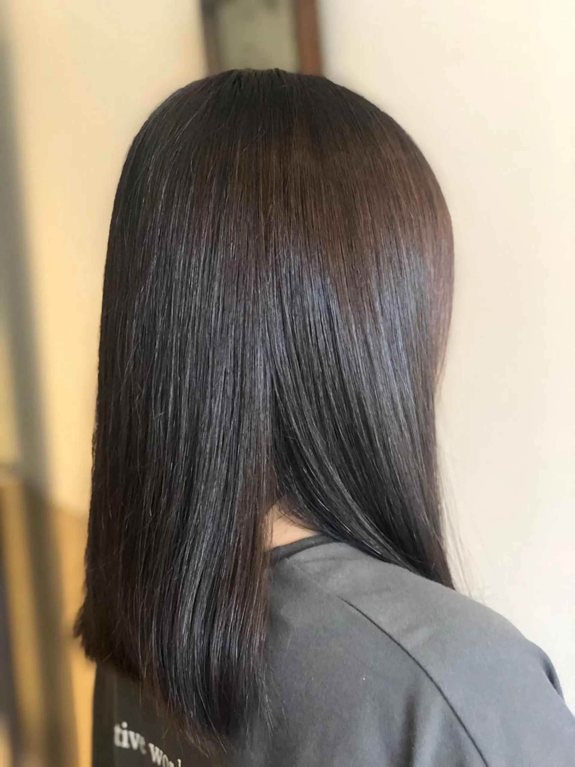 セミロング カラー バイオレットカラー 嶌田 沙紀のヘアスタイル