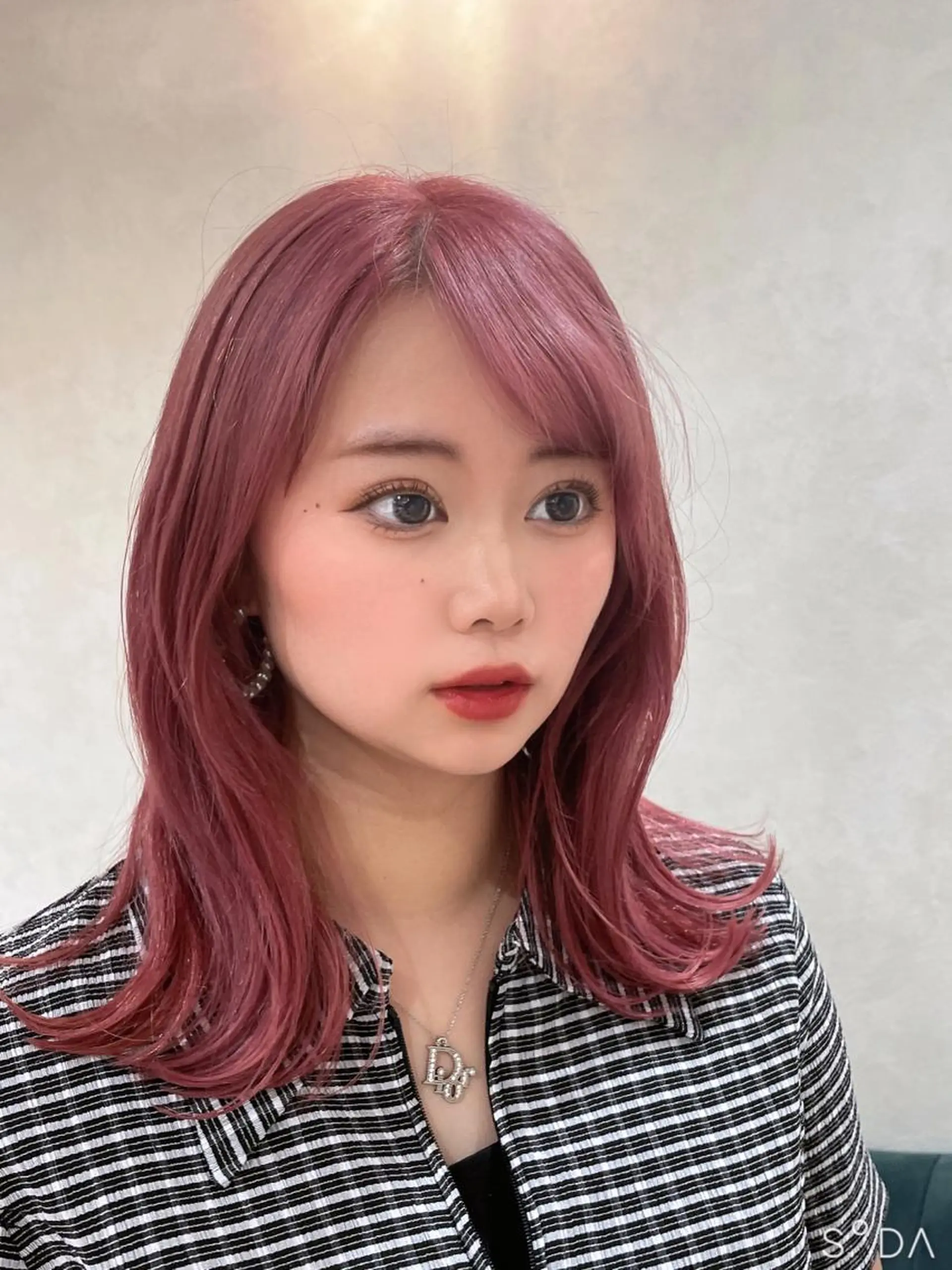 ミディアム カラー ブリーチ ピンクカラー カット ヘアカラー トリートメント Lond  lea 🦋ayana🦋のヘアスタイル