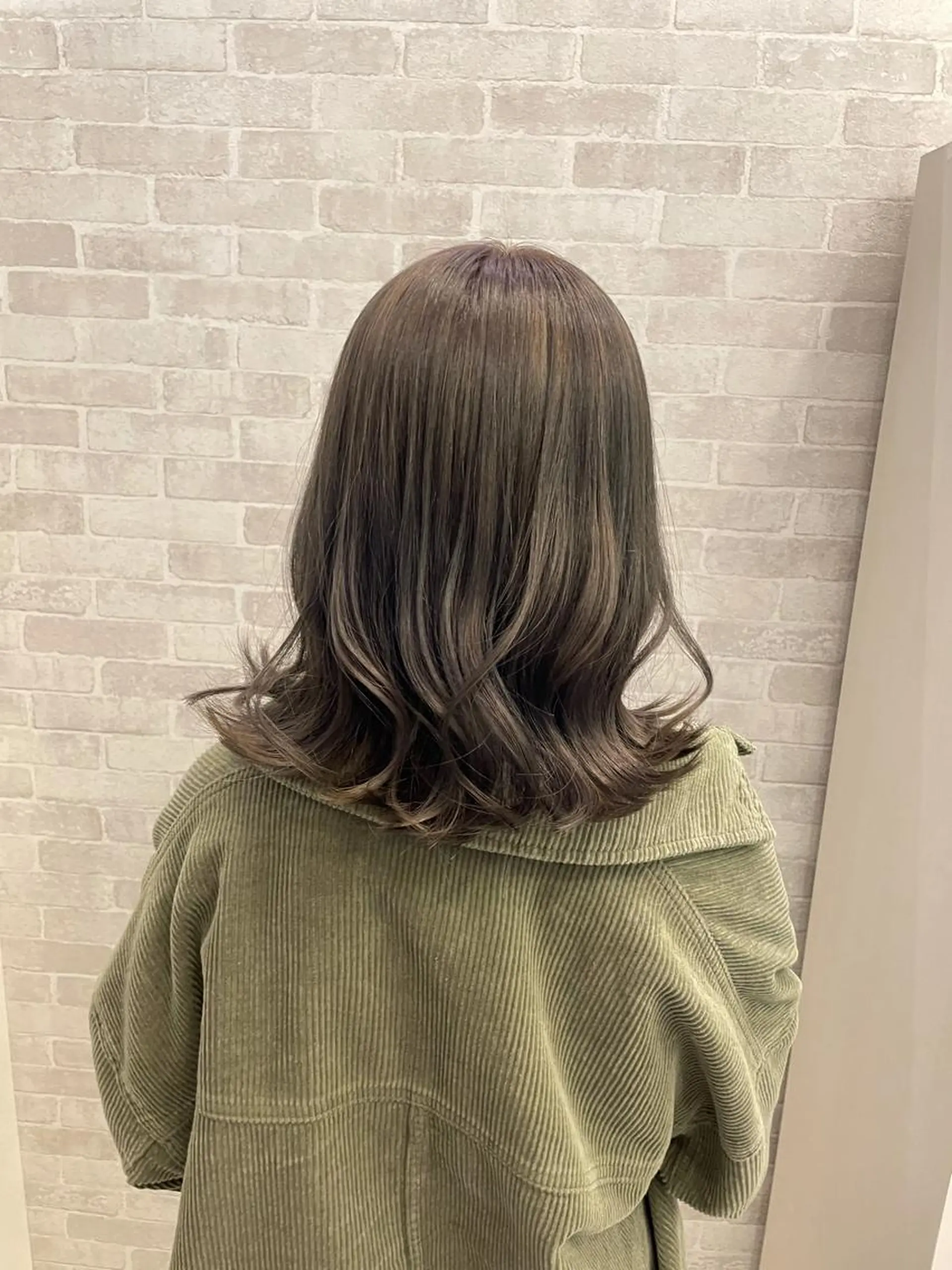セミロング カラー Well's TAIGAのヘアスタイル