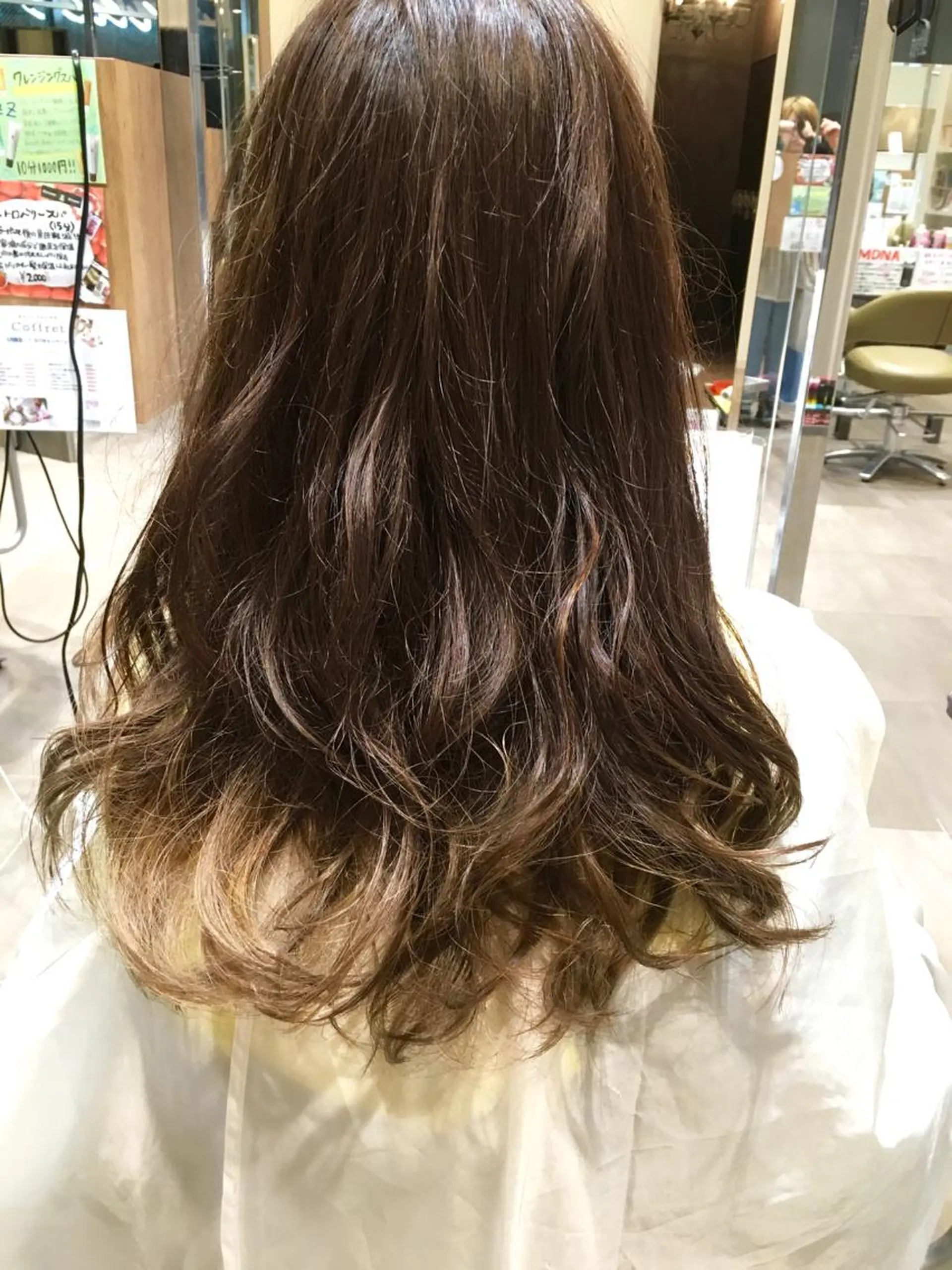 ロング カラー グラデーションカラー グレージュ brace 立花のヘアスタイル