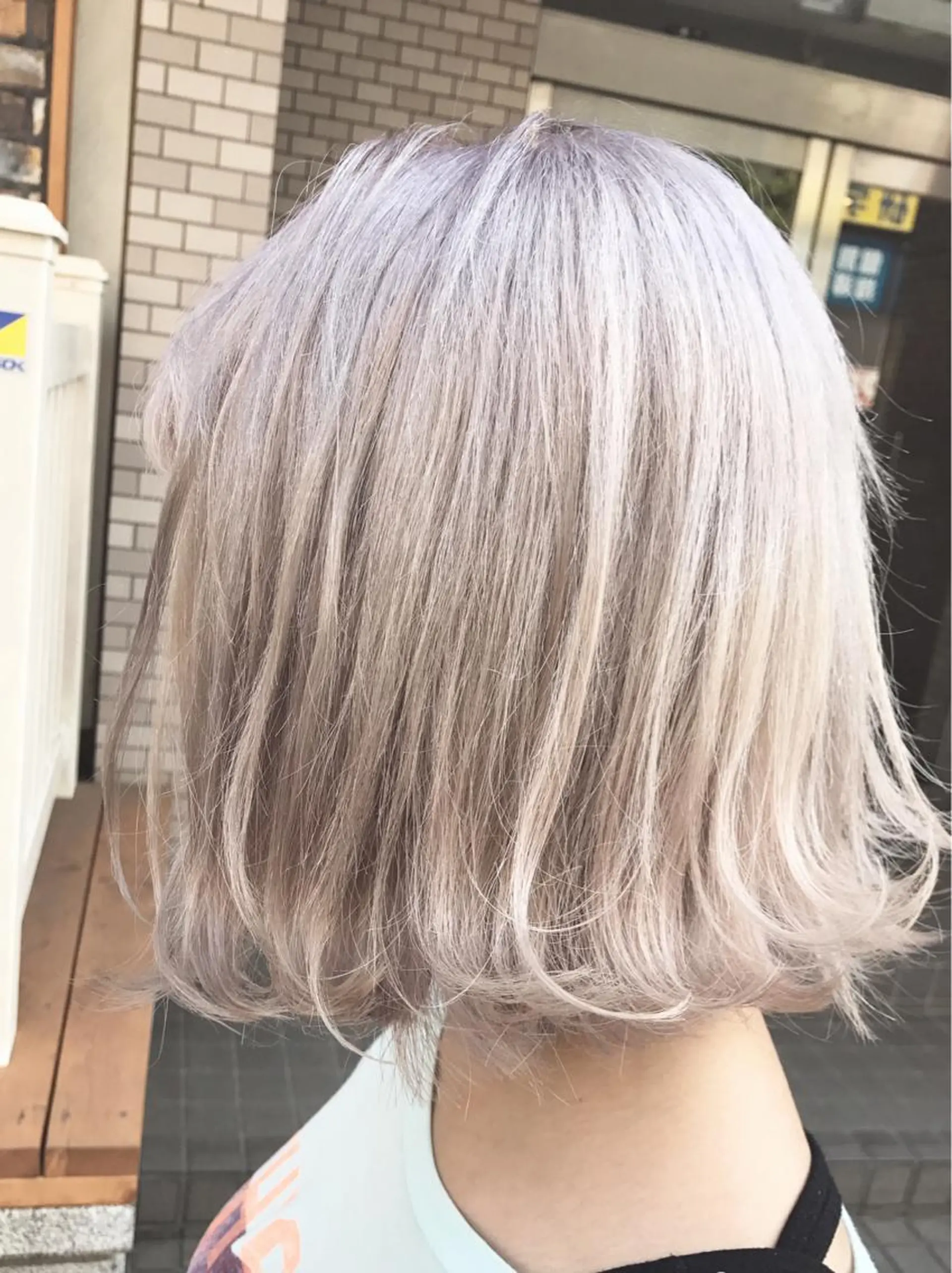 ミディアム カラー ベージュカラー ブリーチ ホワイトベージュ カット ヘアカラー トリートメント 平尾 拓也のヘアスタイル