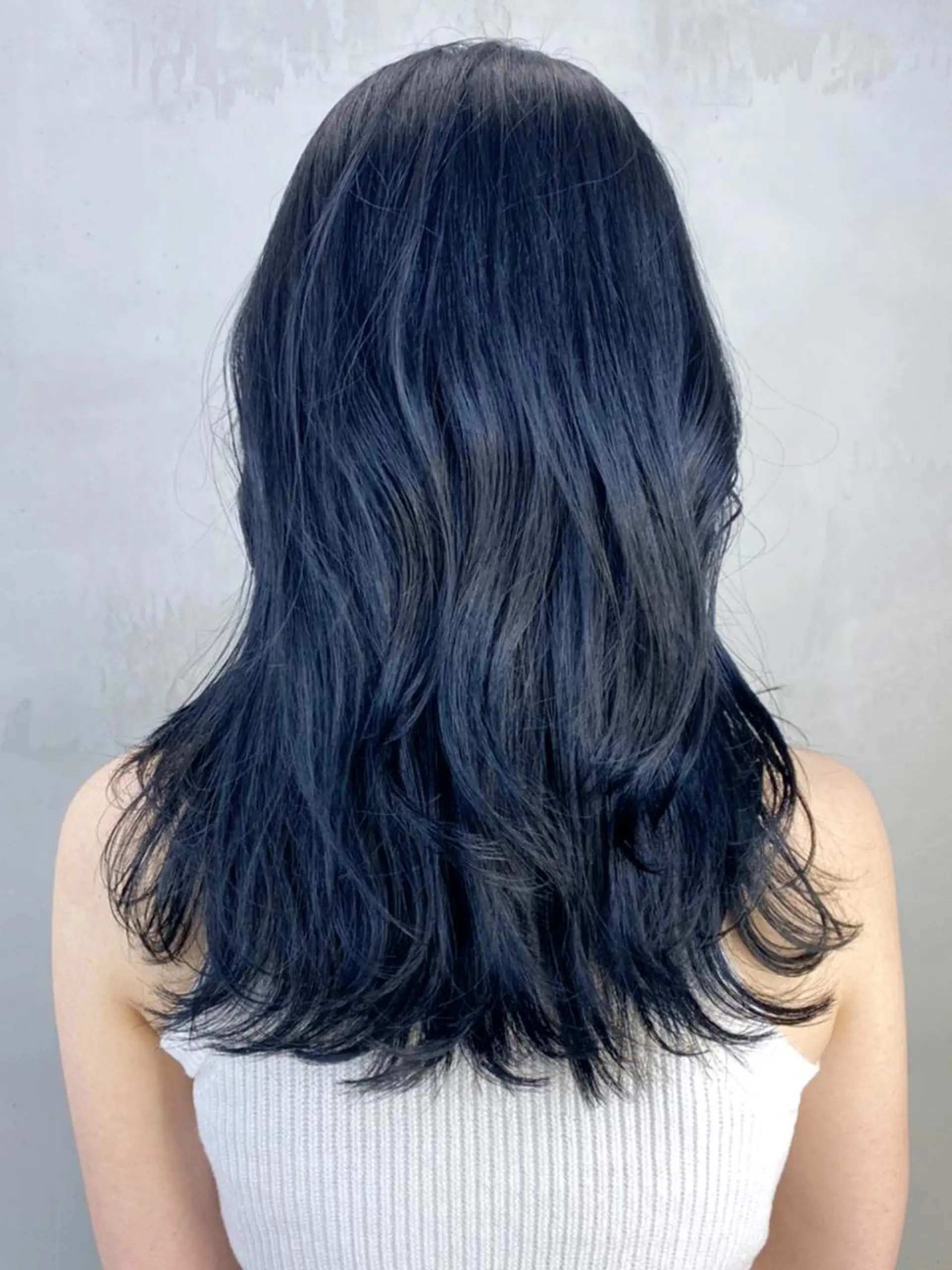 ミディアム パーマ ヘアアレンジ カラー 黒髪 ブルーカラー ブルーブラック ITbyALBUM 下北沢店のヘアスタイル