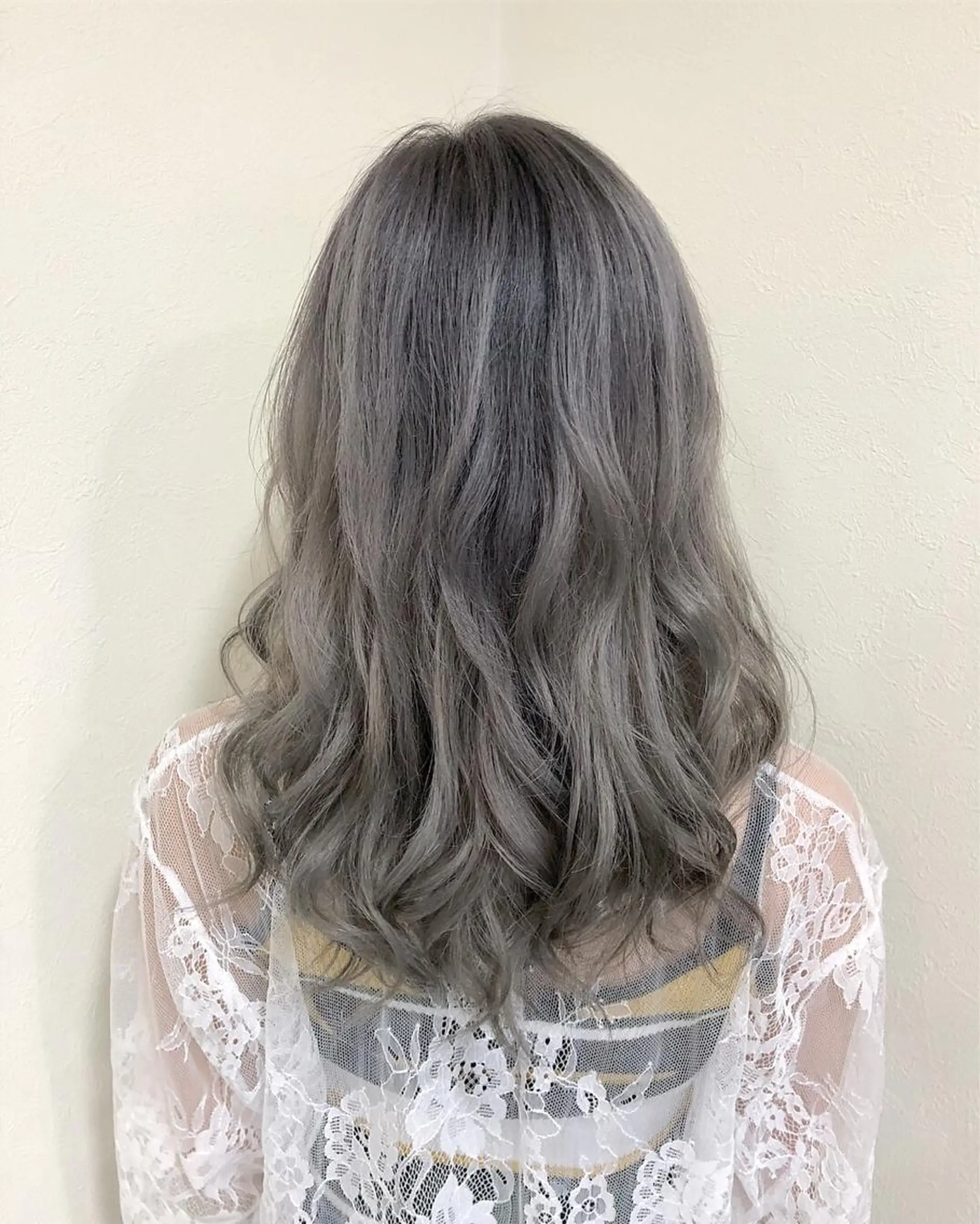 セミロング ヤマグチ ヒカルのヘアスタイル
