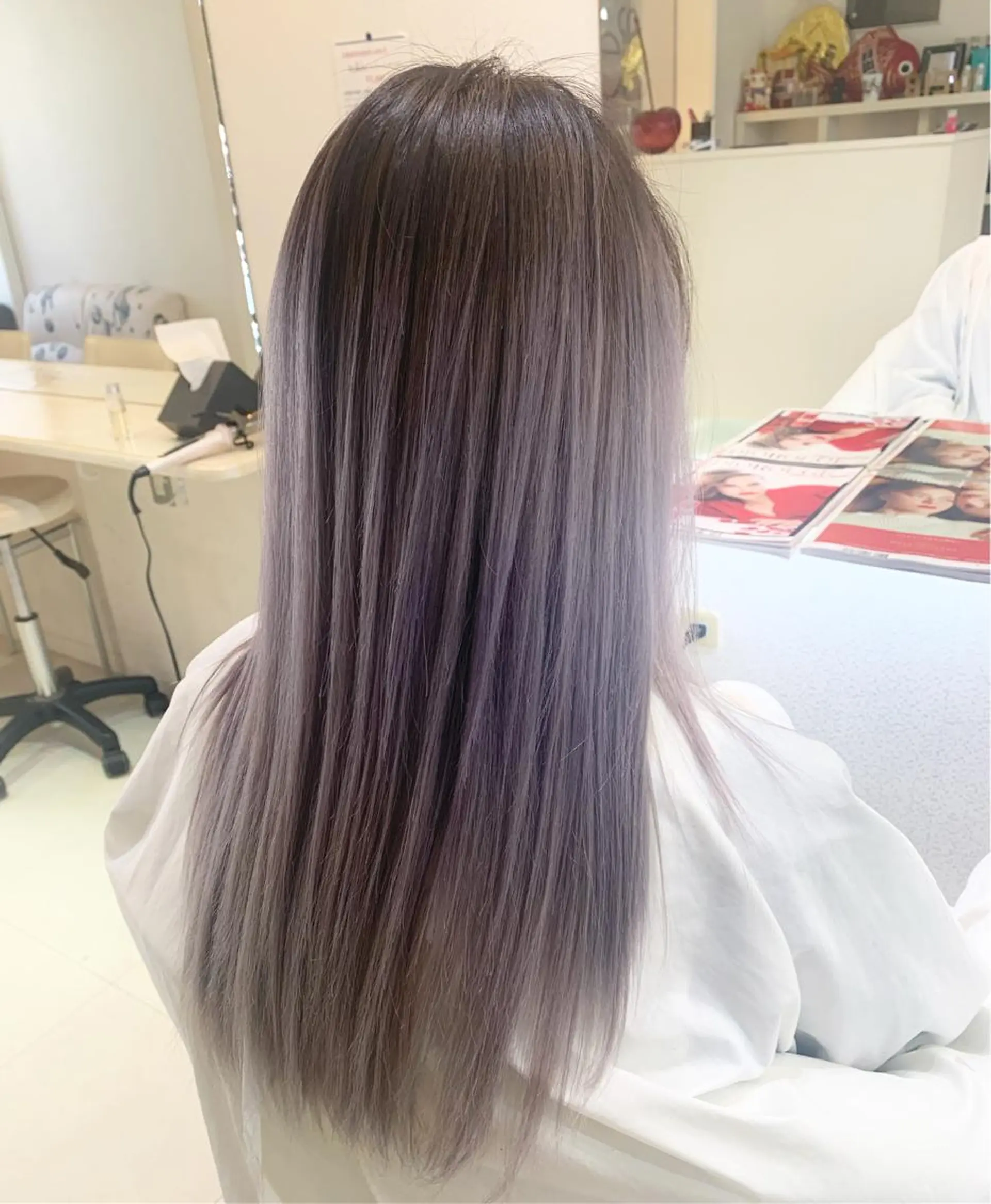 カラー アッシュ ブリーチ ハイトーンカラー ラベンダーカラー ラベンダーアッシュ 渡辺 健太のヘアスタイル