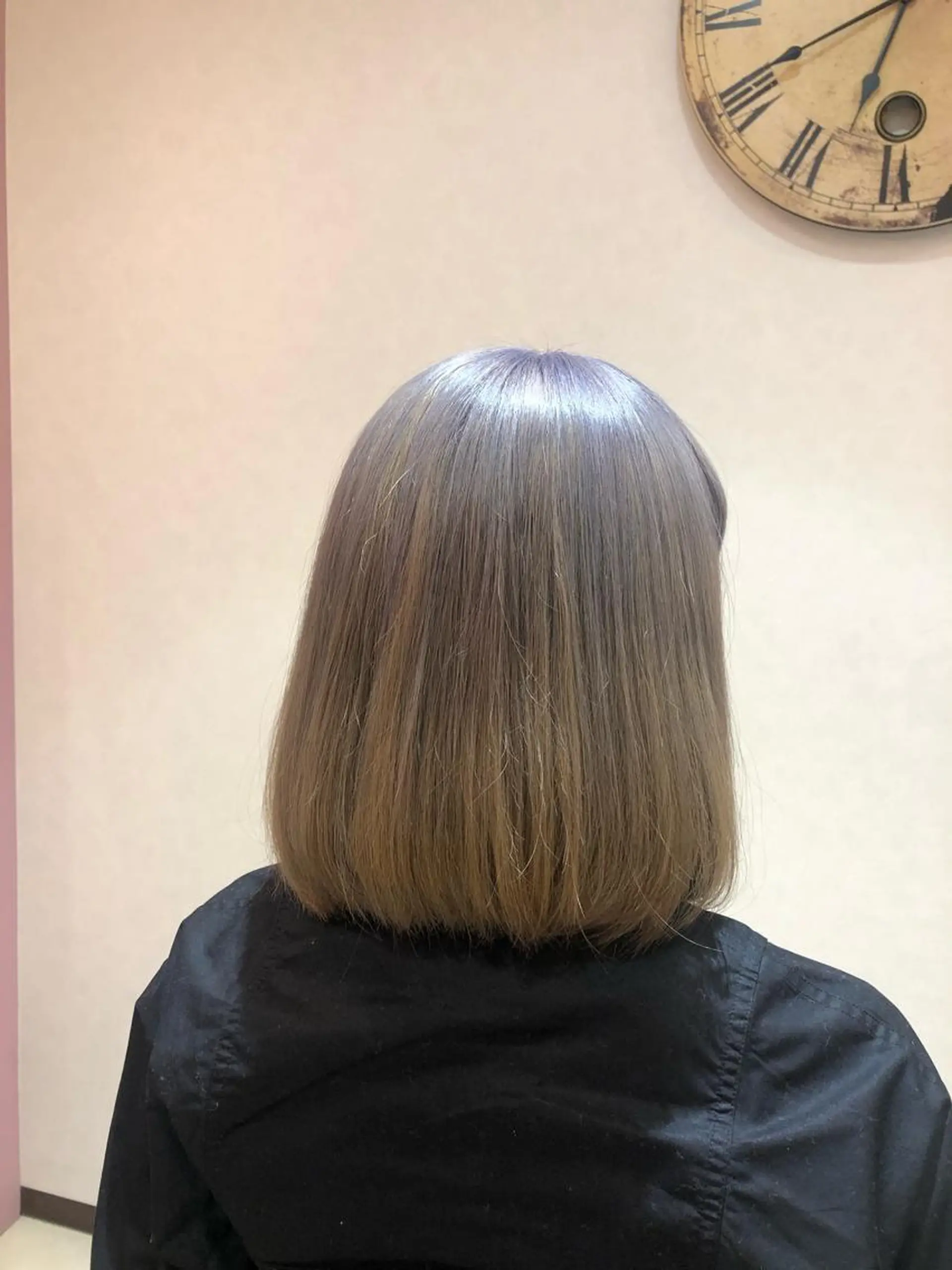 ショート カラー 黒髪 ブリーチ ラベンダーカラー ラベンダーグレー 大阪長居🌱野見山 卓也のヘアスタイル