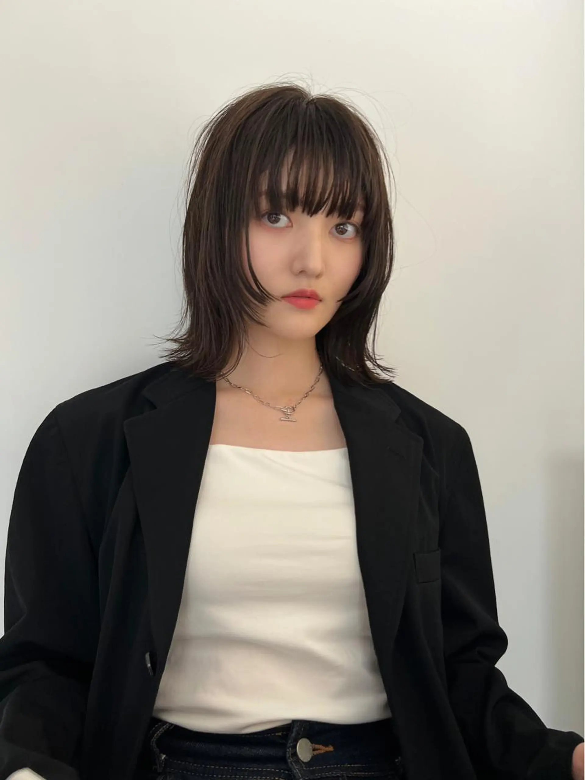 ミディアム カラー 切りっぱなしボブ ショートボブ ベージュカラー ブリーチ ケアブリーチ カット ヘアカラー トリートメント a moment(モーメント)所属・蔵前 デザインカット KOBAYASHIのヘアスタイル