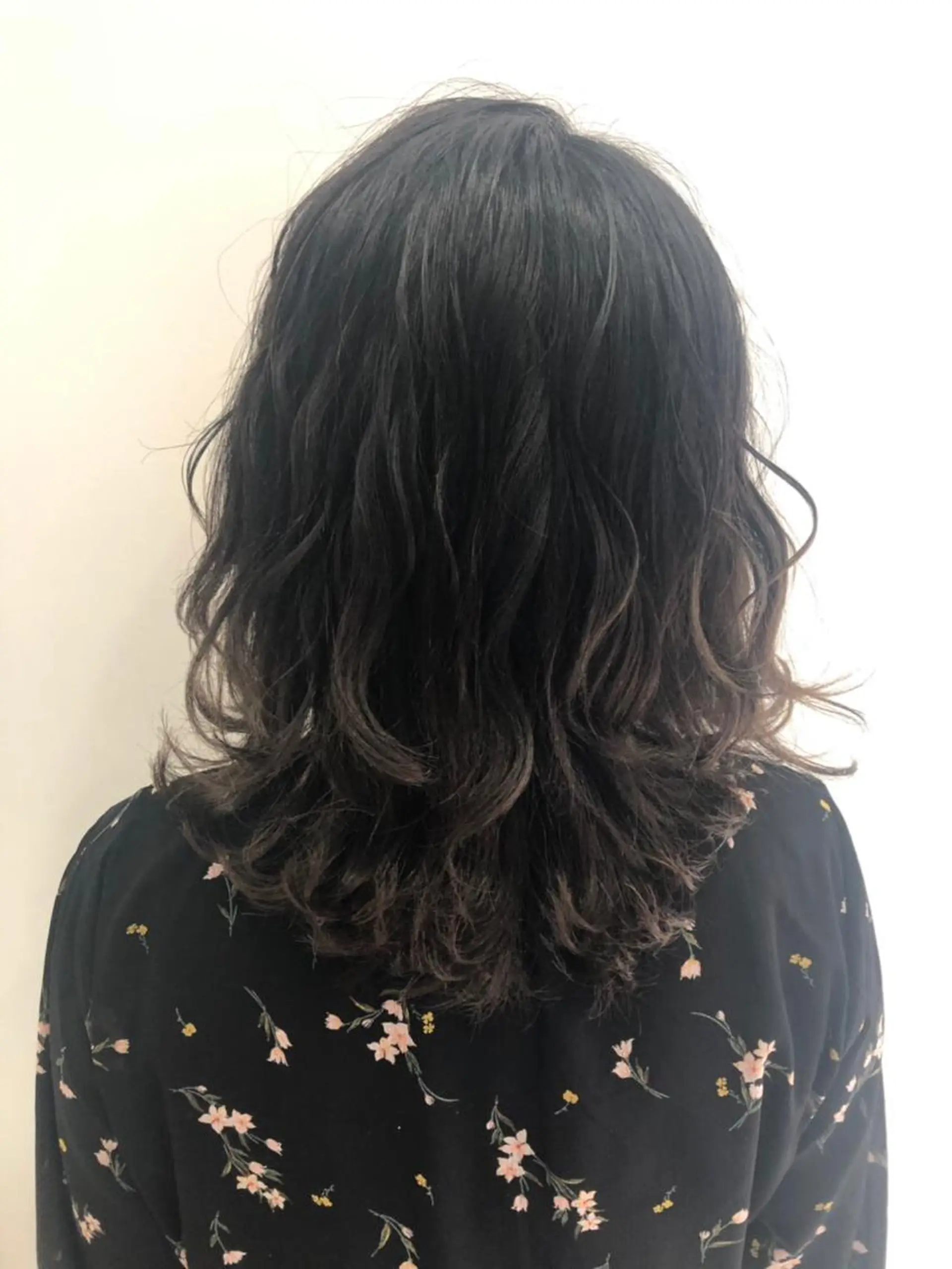 ミディアム カラー パーマ ハイライトカラー ハイライト 佐山 聖玲奈のヘアスタイル