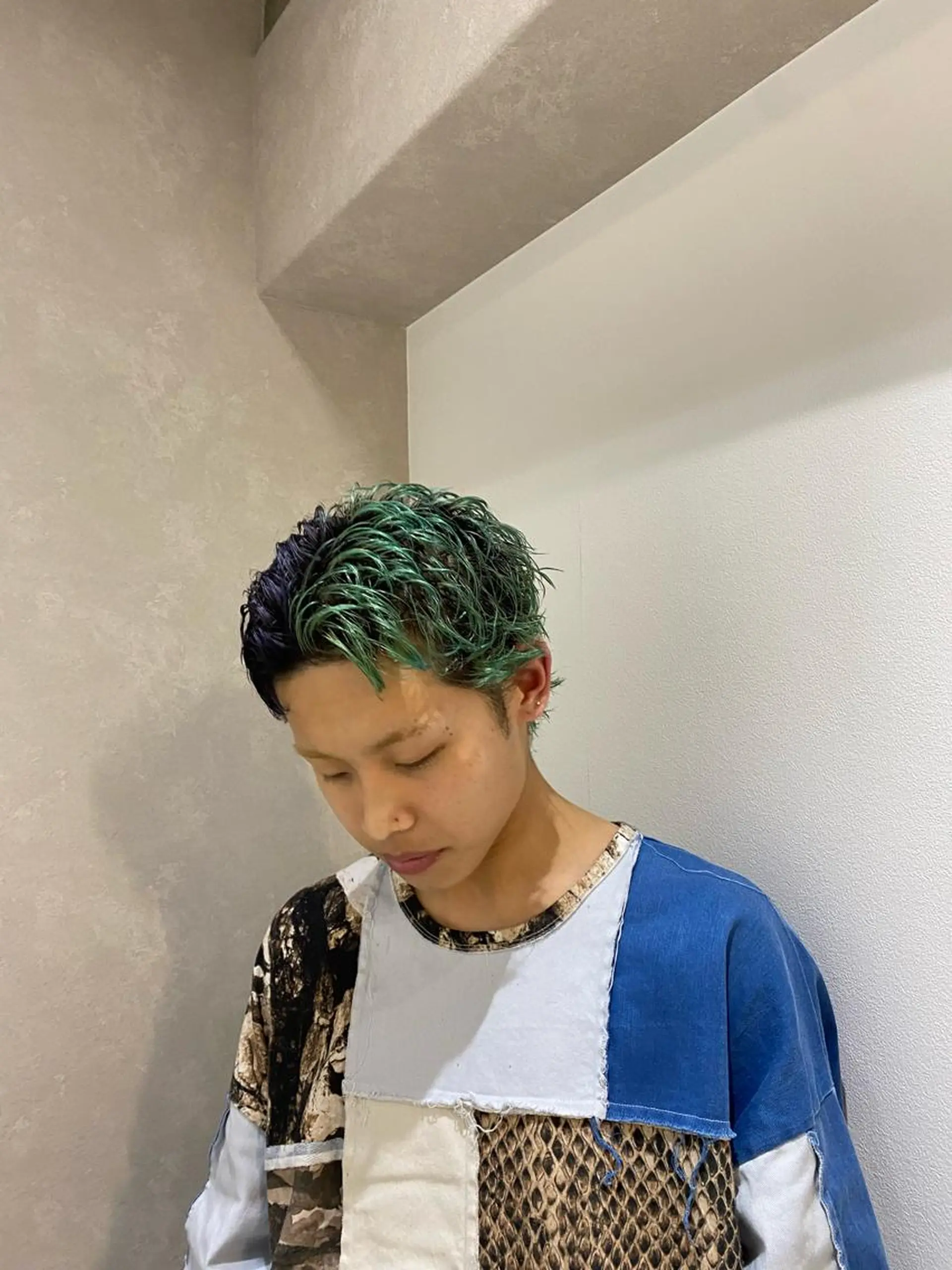 ミディアム カラー ヘアアレンジ メンズ キッズ デザインカラー パープルカラー シルバー トリートメント ヘアカラー HAZEL博多所属・杉村 一輝のヘアスタイル