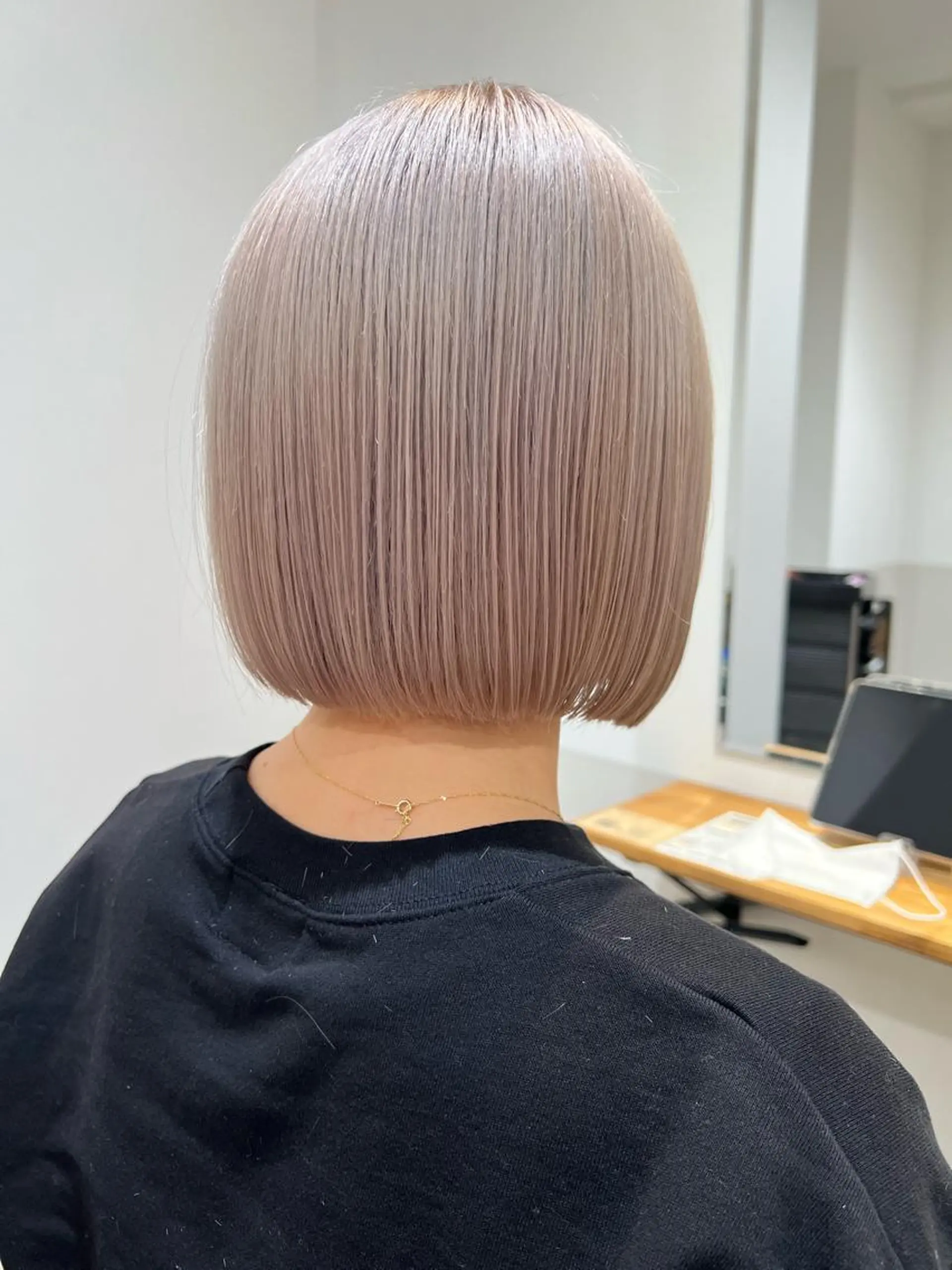 ショート ボブ 顔まわりカラー特化 赤津百合絵のヘアスタイル