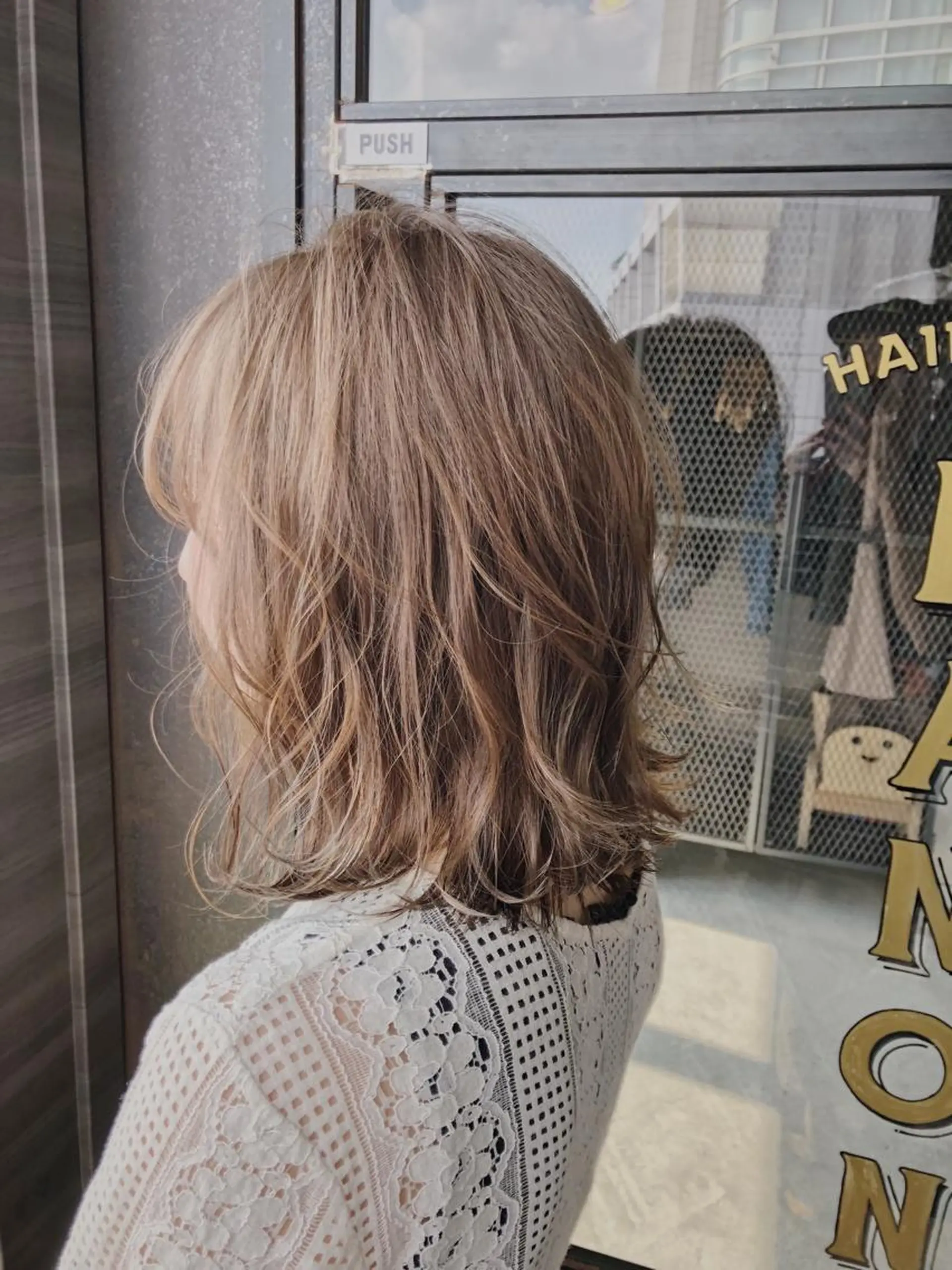 ミディアム カラー ベージュカラー ミルクティーベージュ ボブ 倉家 聖のヘアスタイル