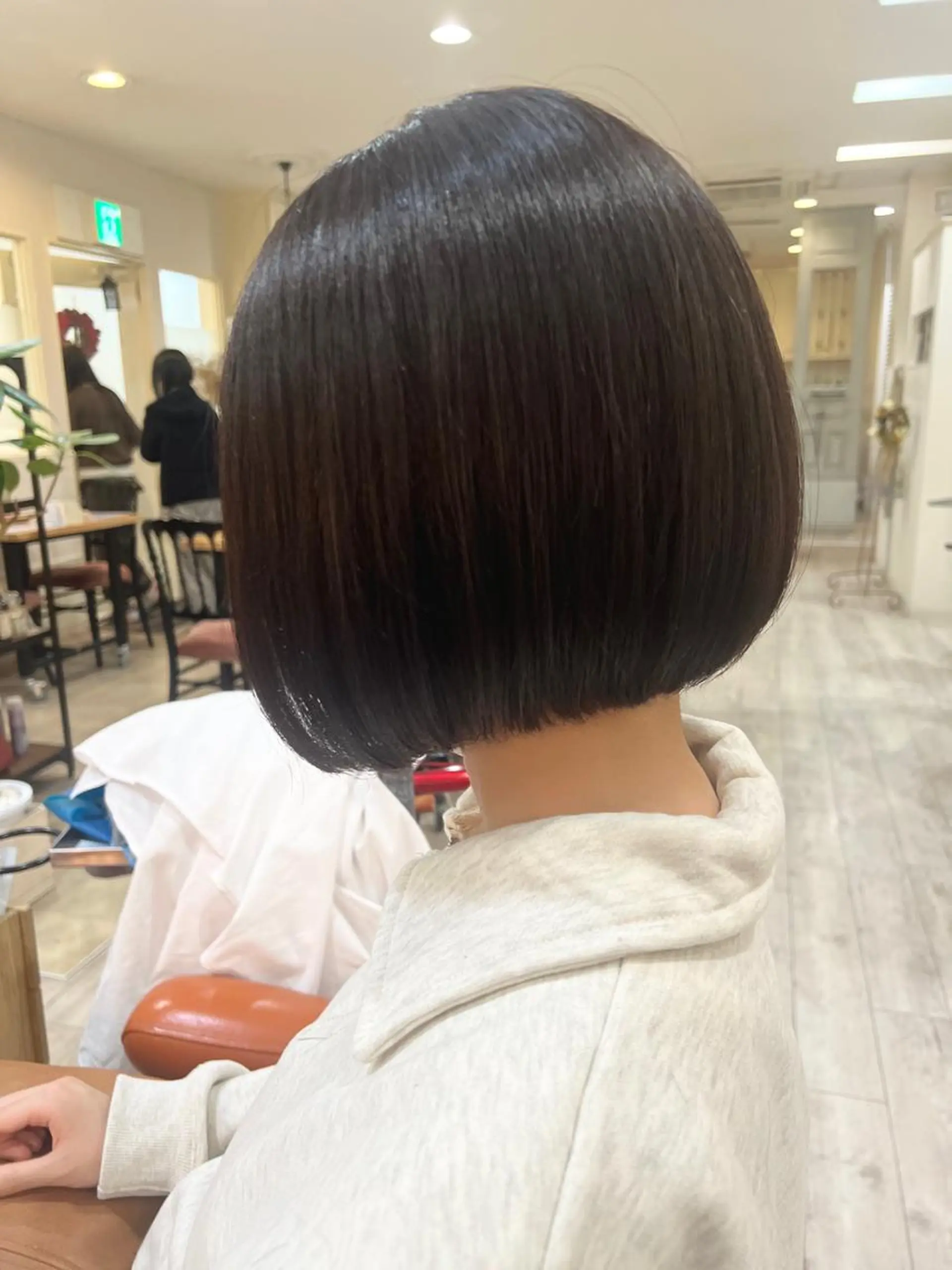 ショート 前下がりボブ ボブ 🎴イトウユウ🎴 #話さない美容師のヘアスタイル