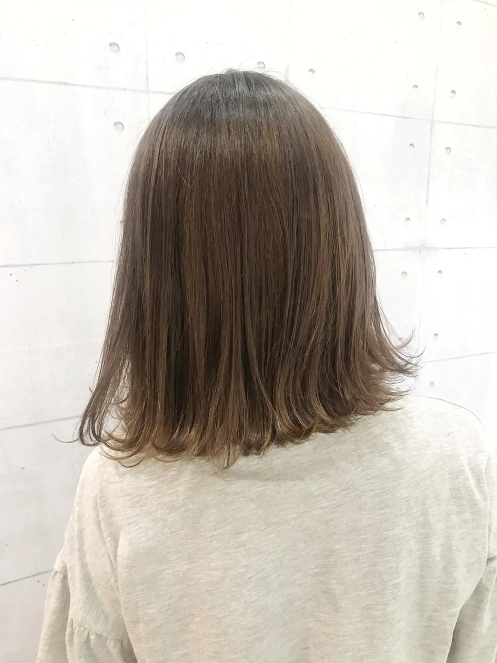 ミディアム カラー 切りっぱなしボブ ボブ 外ハネヘア カット ヘアカラー トリートメント 高木 麻知子のヘアスタイル
