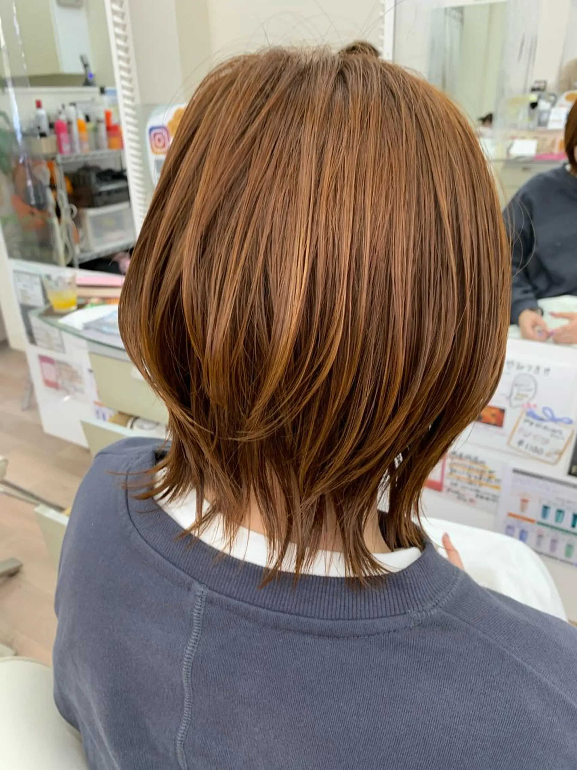 ミディアム カラー オレンジ ウルフカット カット ヘアカラー 美容しょうへいの店所属・吉川 茉由子のマツエク・マツパデザイン