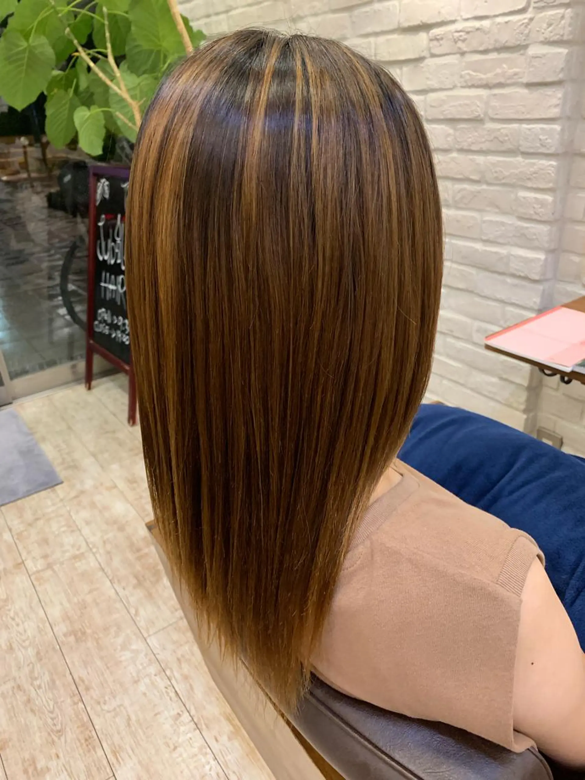 セミロング 縮毛矯正 飯塚 沙衣のヘアスタイル