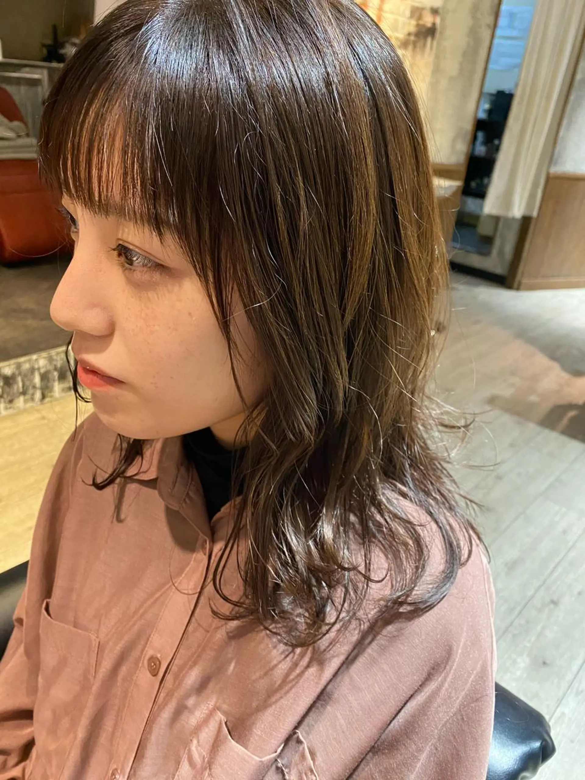 セミロング カラー グレージュ 瀧尻 光のヘアスタイル