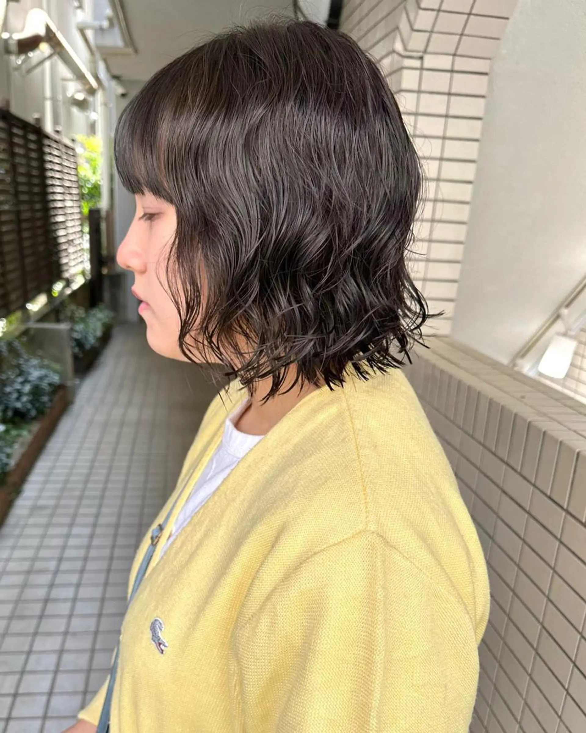 ショート カラー パーマ 切りっぱなしボブ 前下がりボブ ショートボブ 黒髪 ハイトーンカラー 銀座No.1髪質改善 縮毛矯正/本木のヘアスタイル