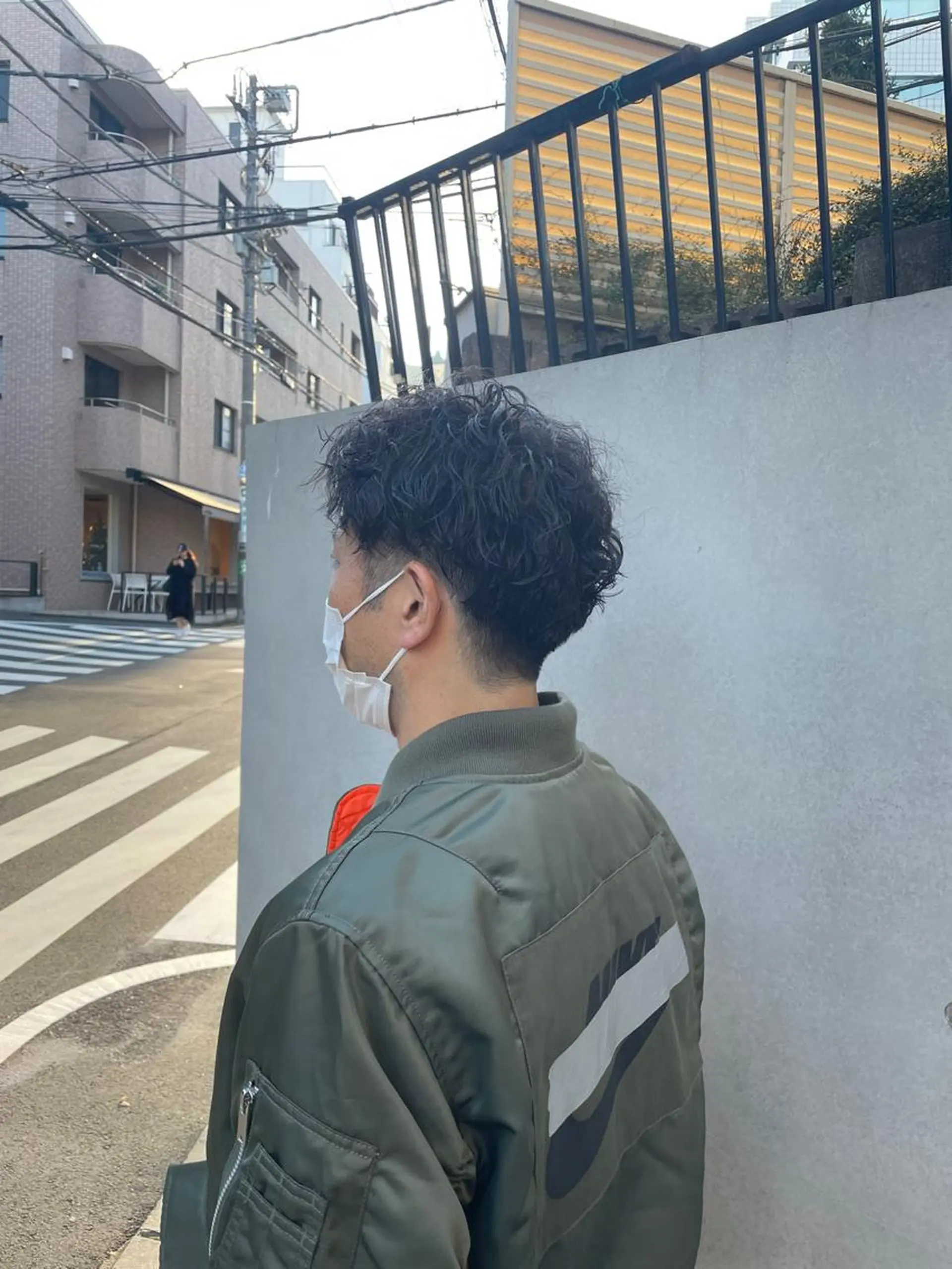 ショート パーマ メンズ メンズブリーチ メンズハイライト メンズインナーカラー くせ毛 ハイライト 【美髪とカット】 AKIFUMIのヘアスタイル