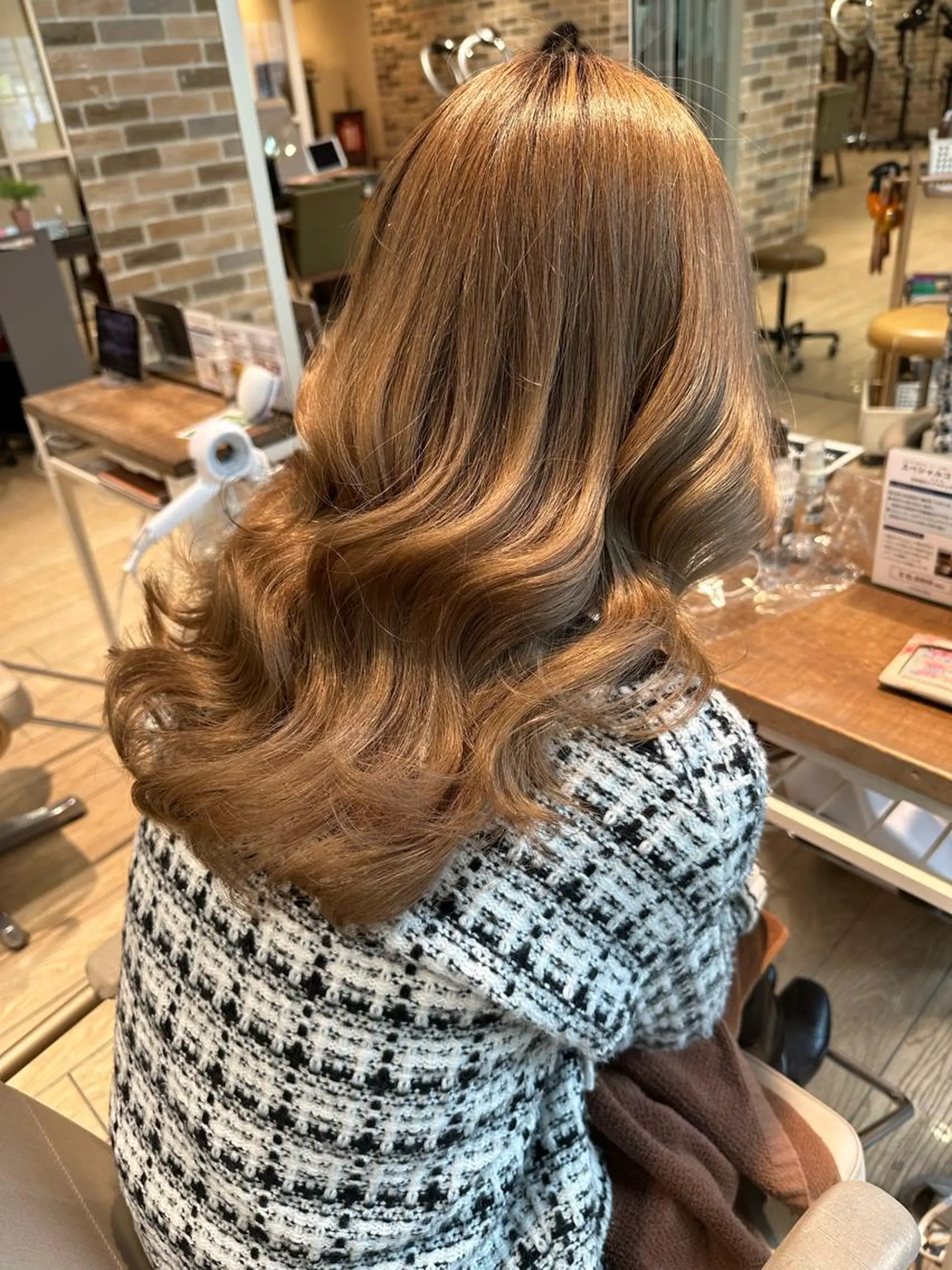 セミロング くびれヘア 韓国風ヘア 小顔カット カット トリートメント 市原 大翼のヘアスタイル