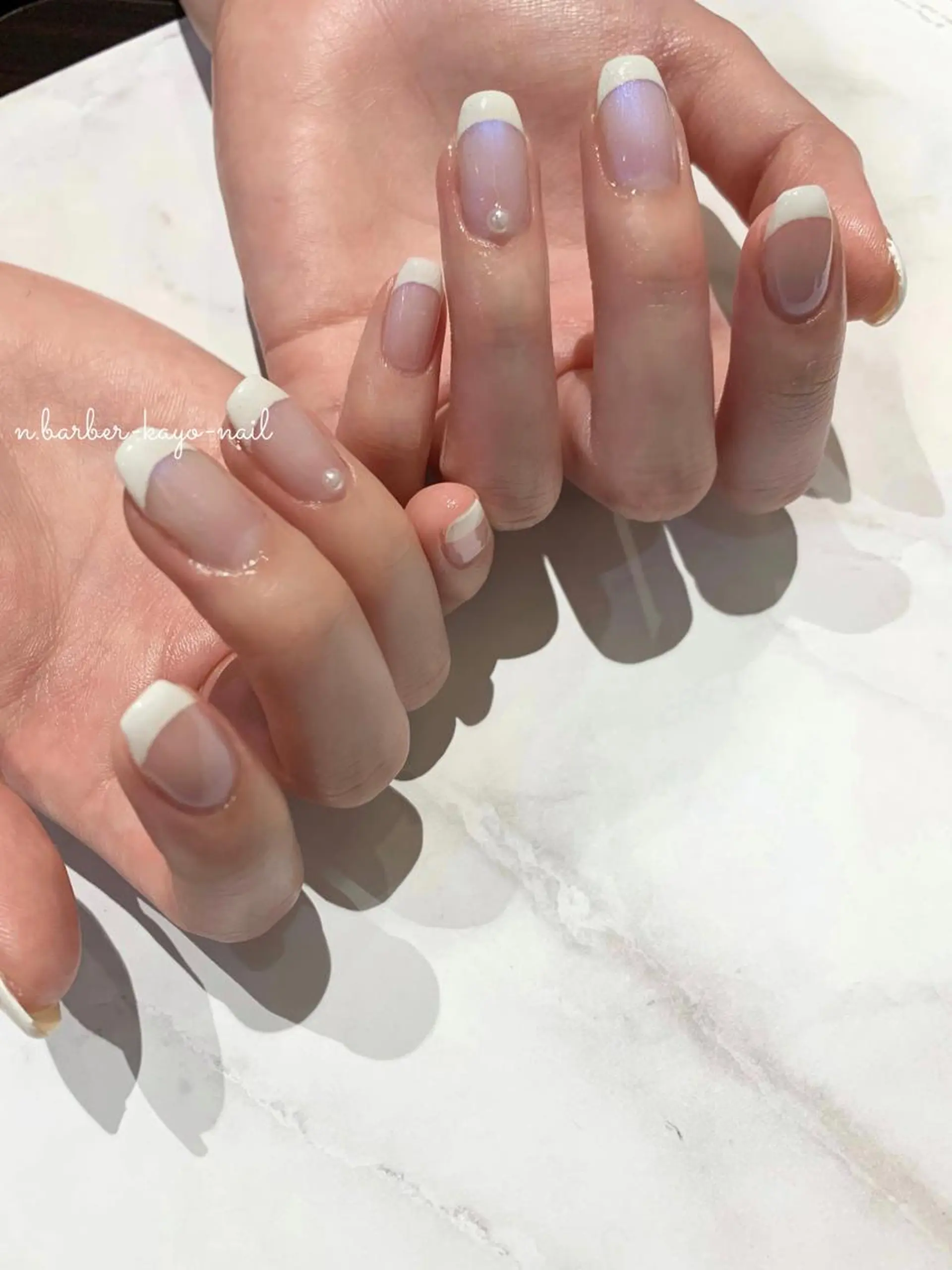 ネイル オーロラネイル フレンチネイル シンプルネイル ハンドネイル N.barber / koderaのネイルデザイン