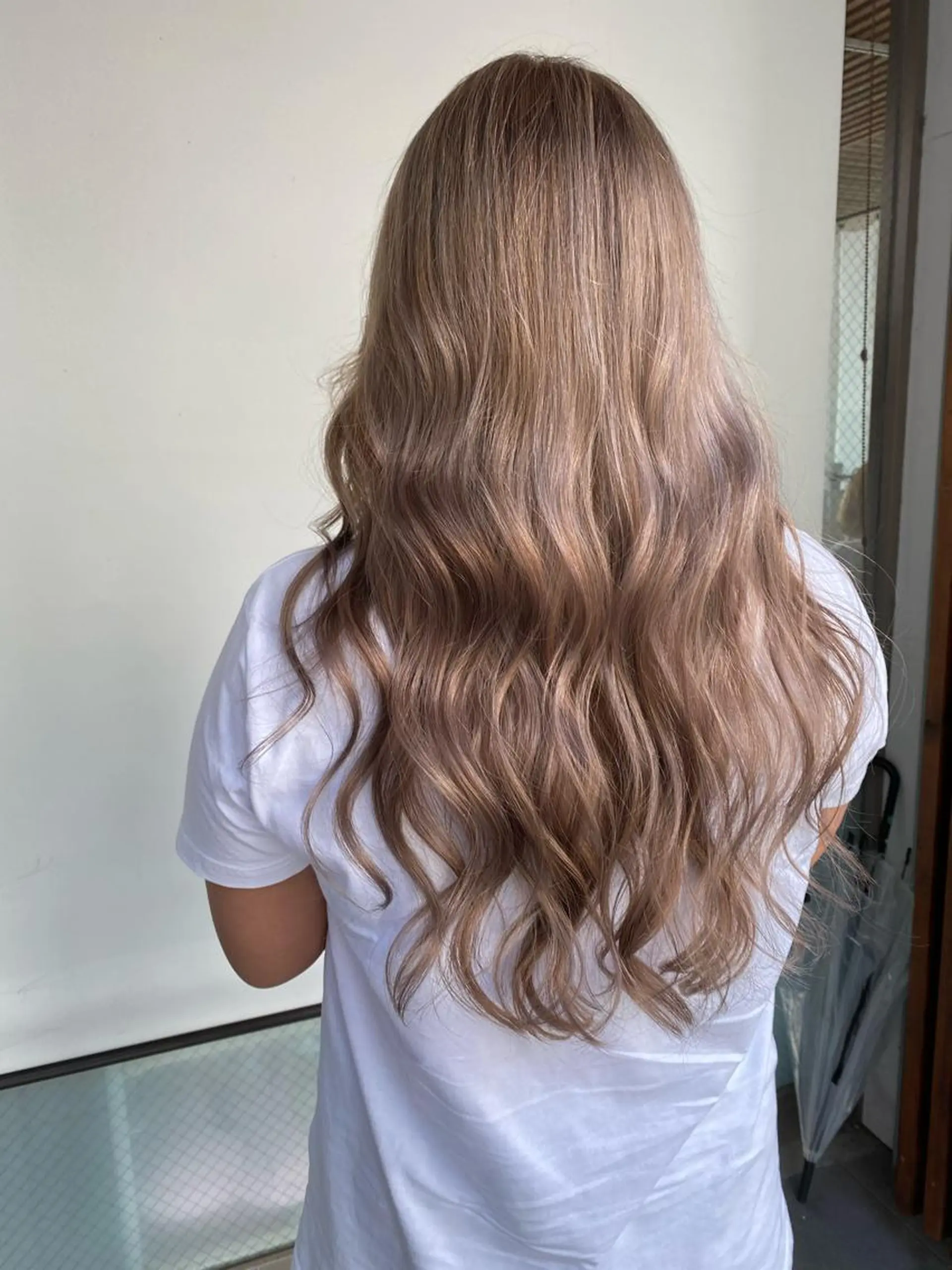 ロング カラー ベージュカラー ピンクカラー ピンクベージュ コントラスト バレイヤージュ志鎌のヘアスタイル