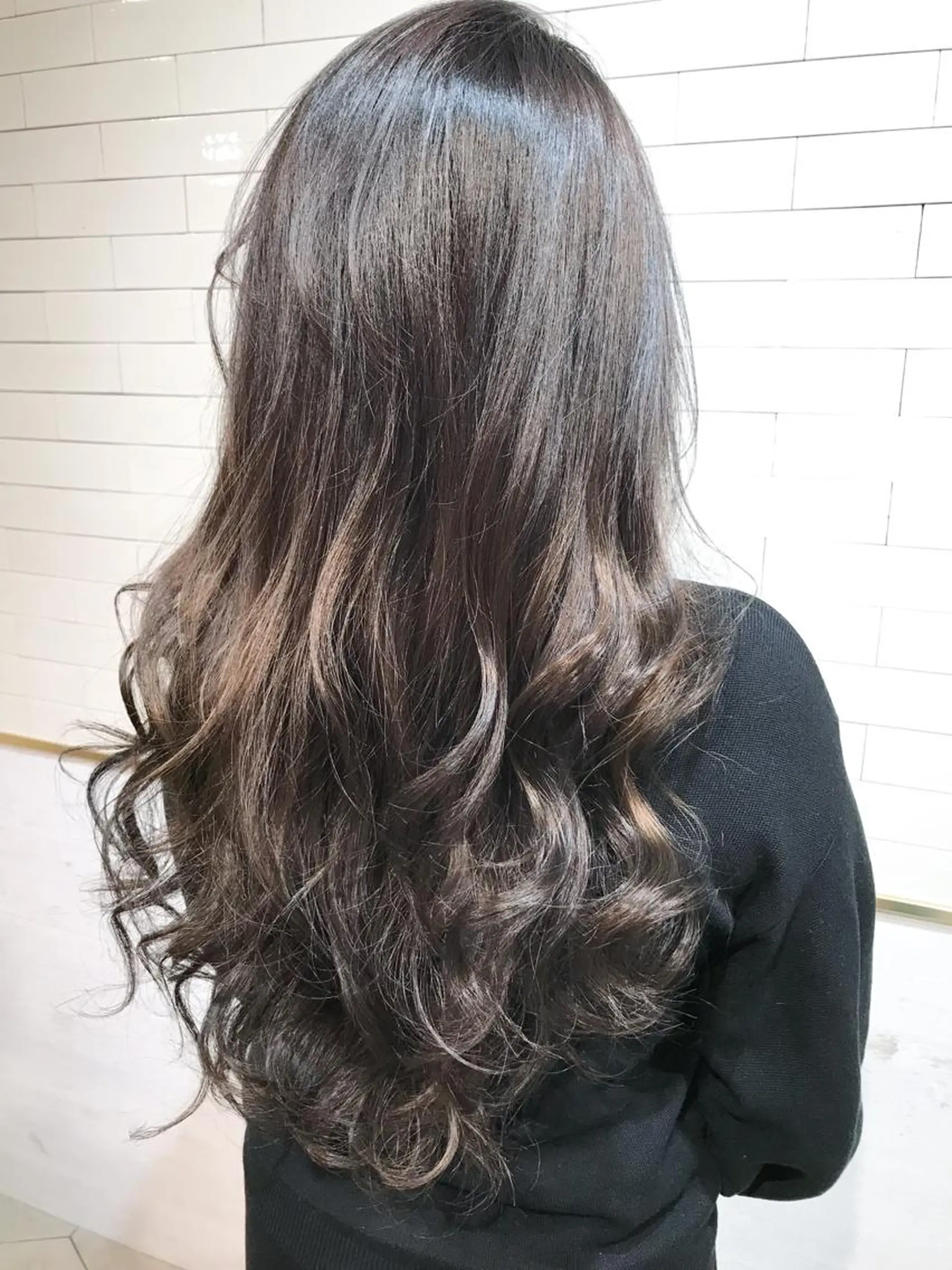 ロング カラー グラデーションカラー グレージュ ヘアカラー トリートメント LA KING GINZA TOKYO所属・🧡ショートの達人 🧡SHOのヘアスタイル