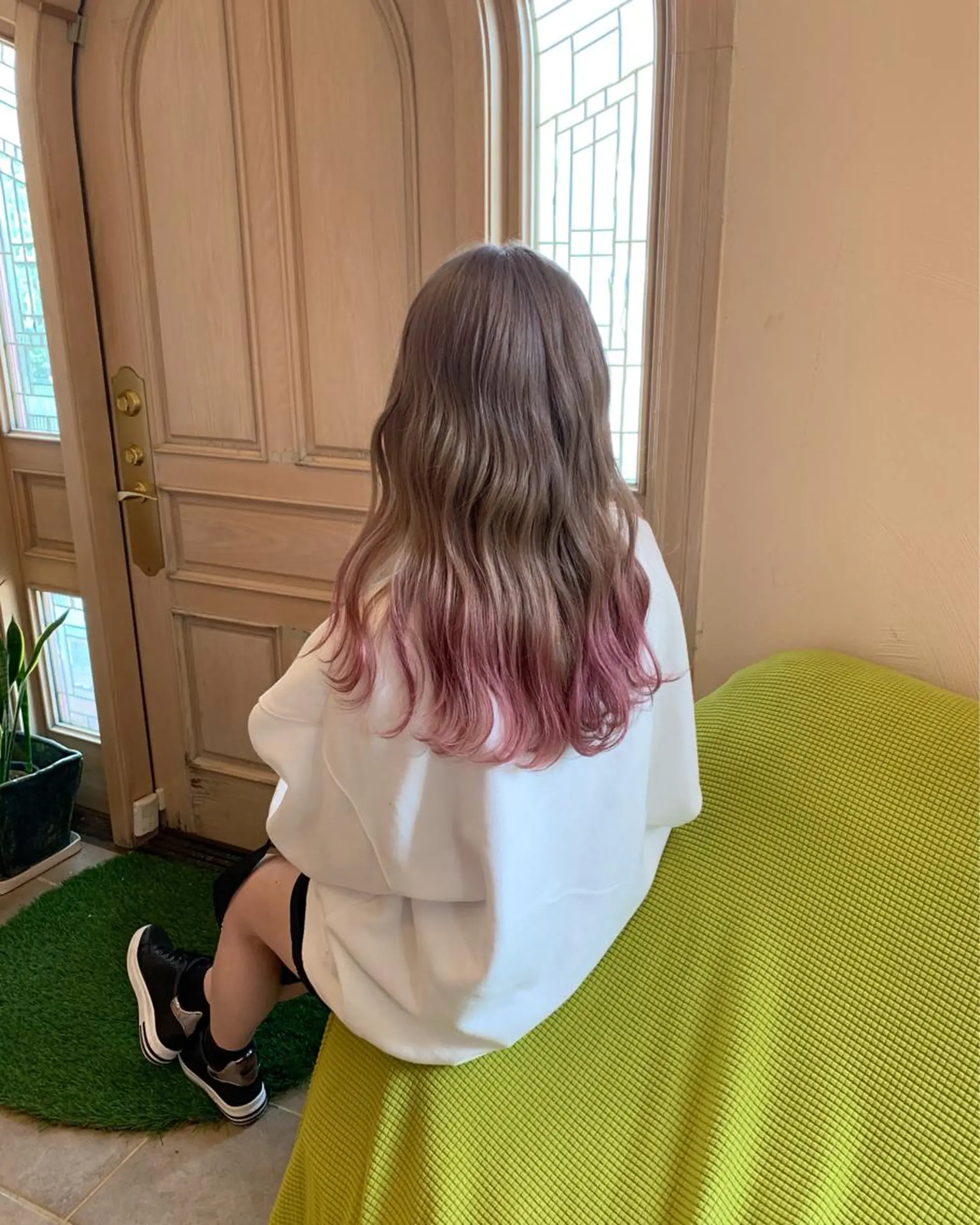 ミディアム カラー ヘアアレンジ ベージュカラー ブリーチ ピンクカラー カット ヘアカラー coubou所属・mayu .のヘアスタイル