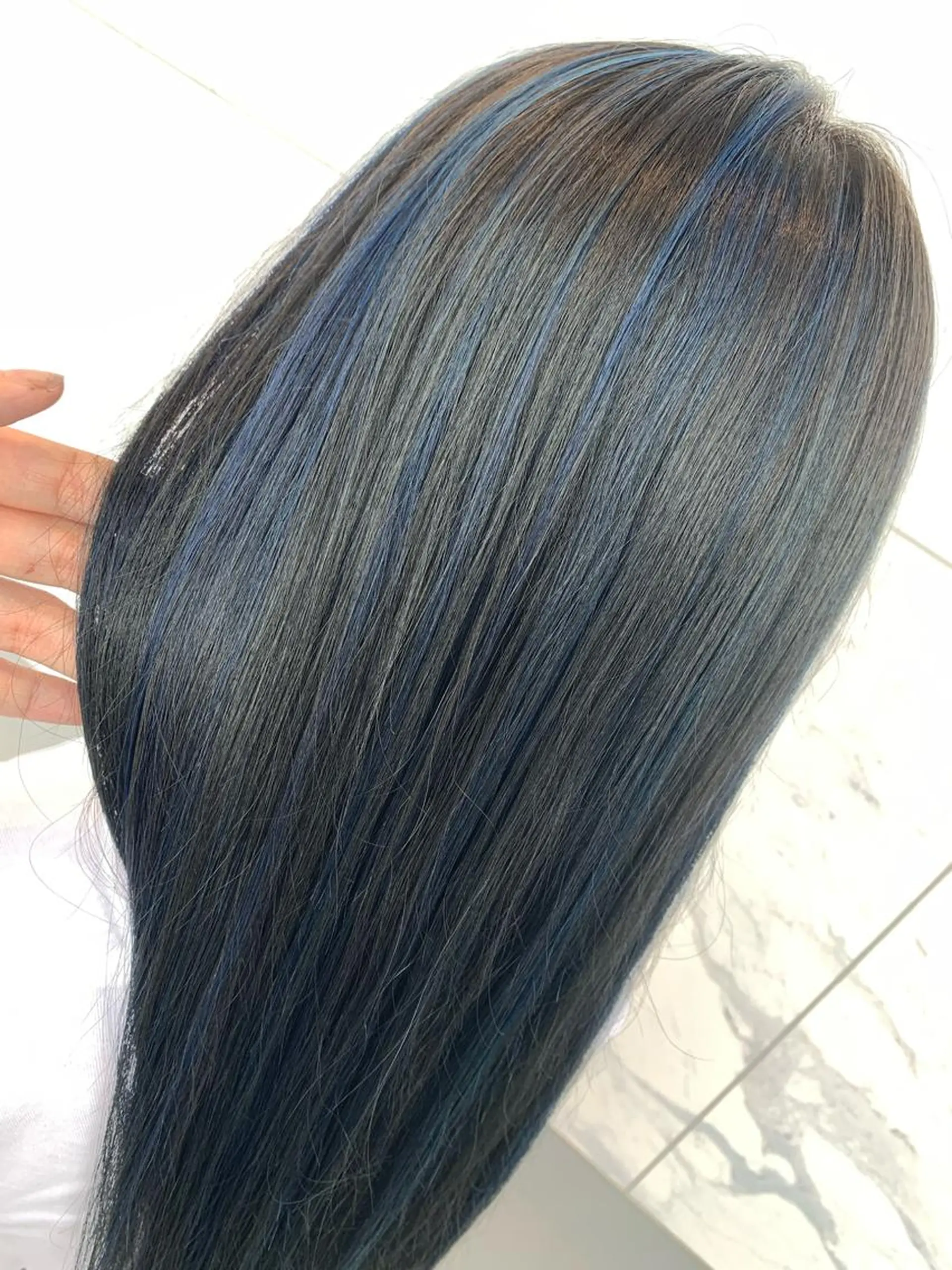 ロング カラー アッシュ アッシュグレー ブルーカラー デザインカラー ハイライトカラー 松永 らりっさのヘアスタイル