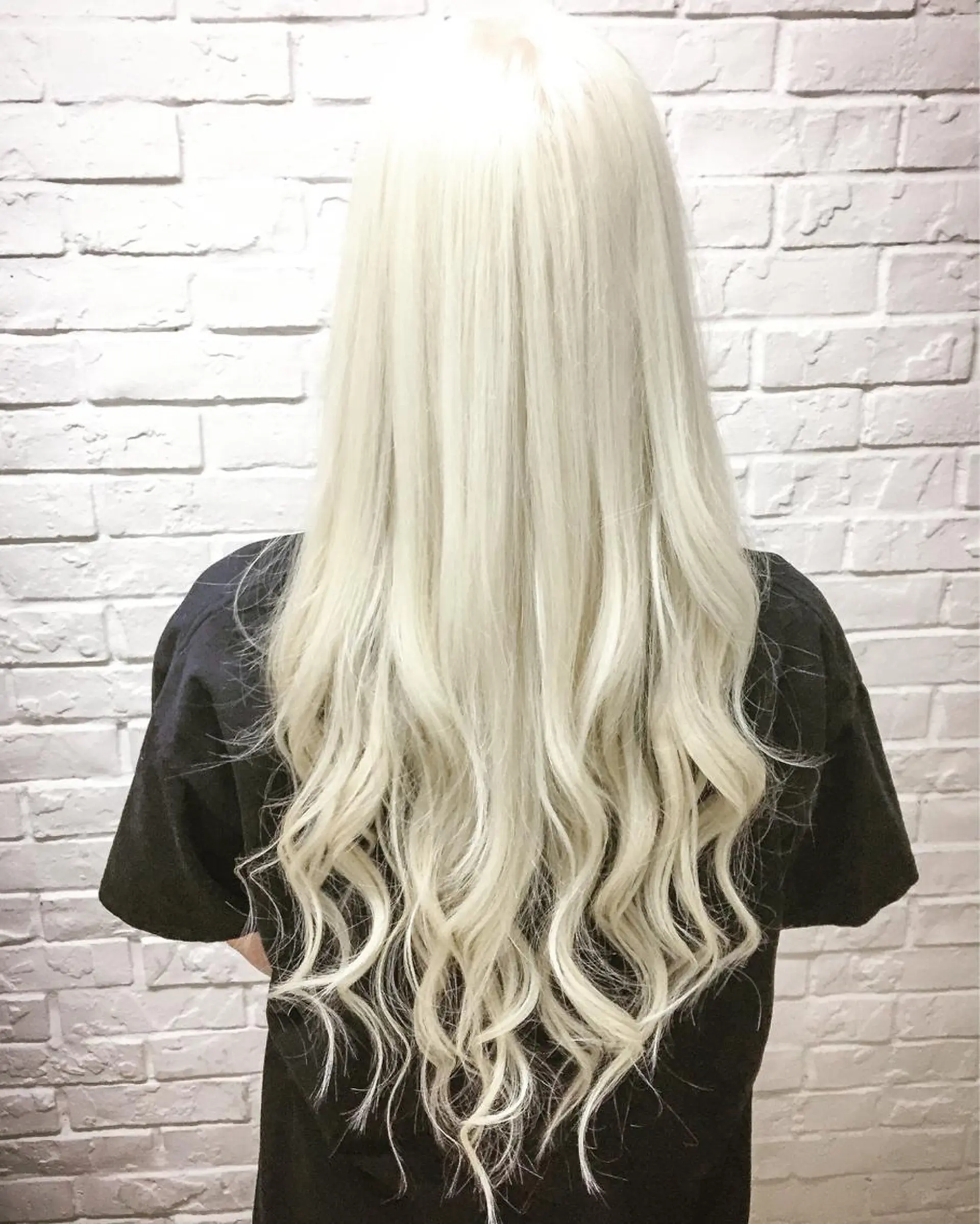 ロング カラー シールエクステ ベージュカラー ホワイトベージュ エクステ カット ヘアカラー トリートメント エクステ エクステリピート率 No.1 菊池　悠介のヘアスタイル