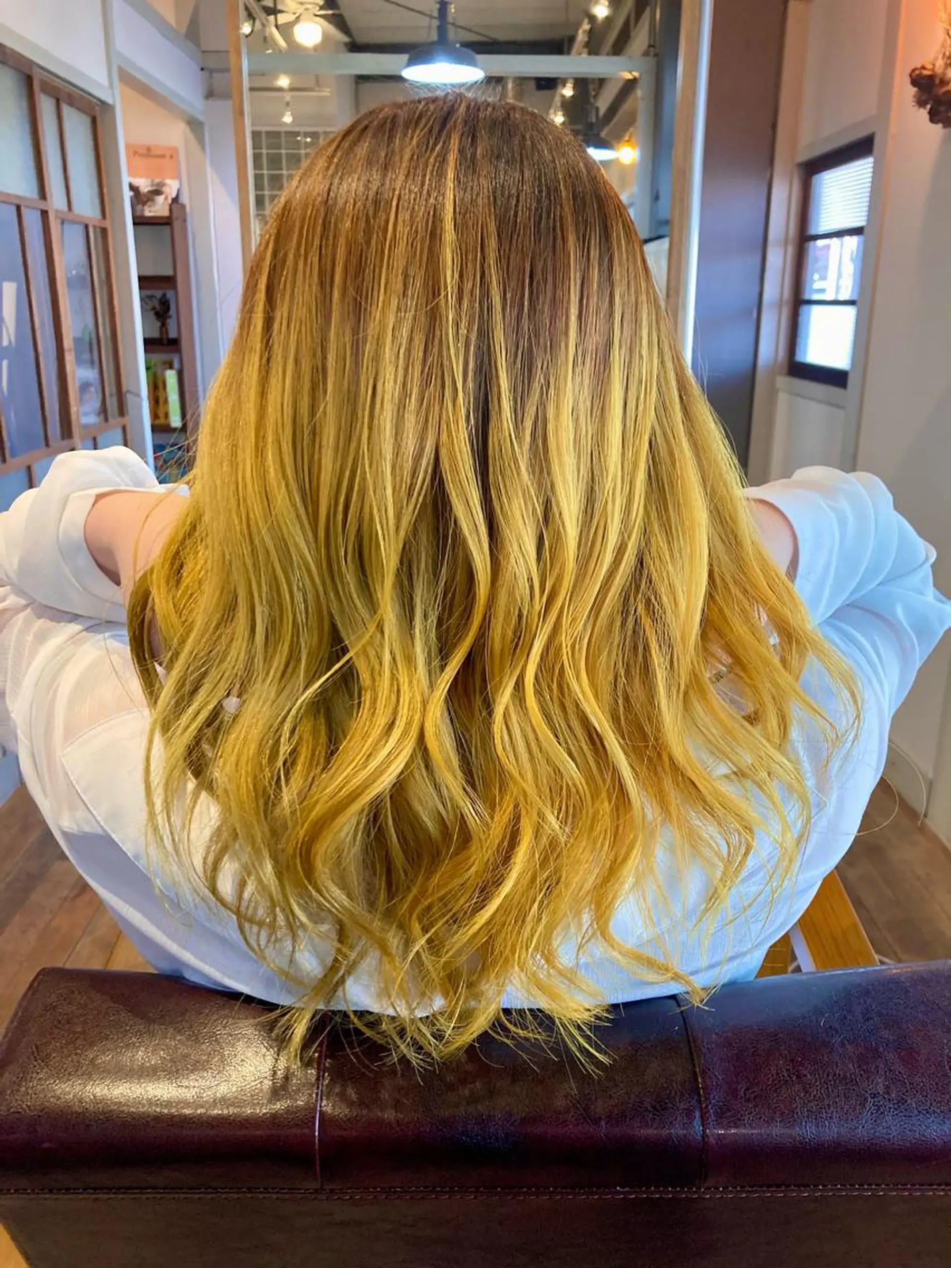 ロング イエローカラー レイヤーカット タカツド ユウキのヘアスタイル