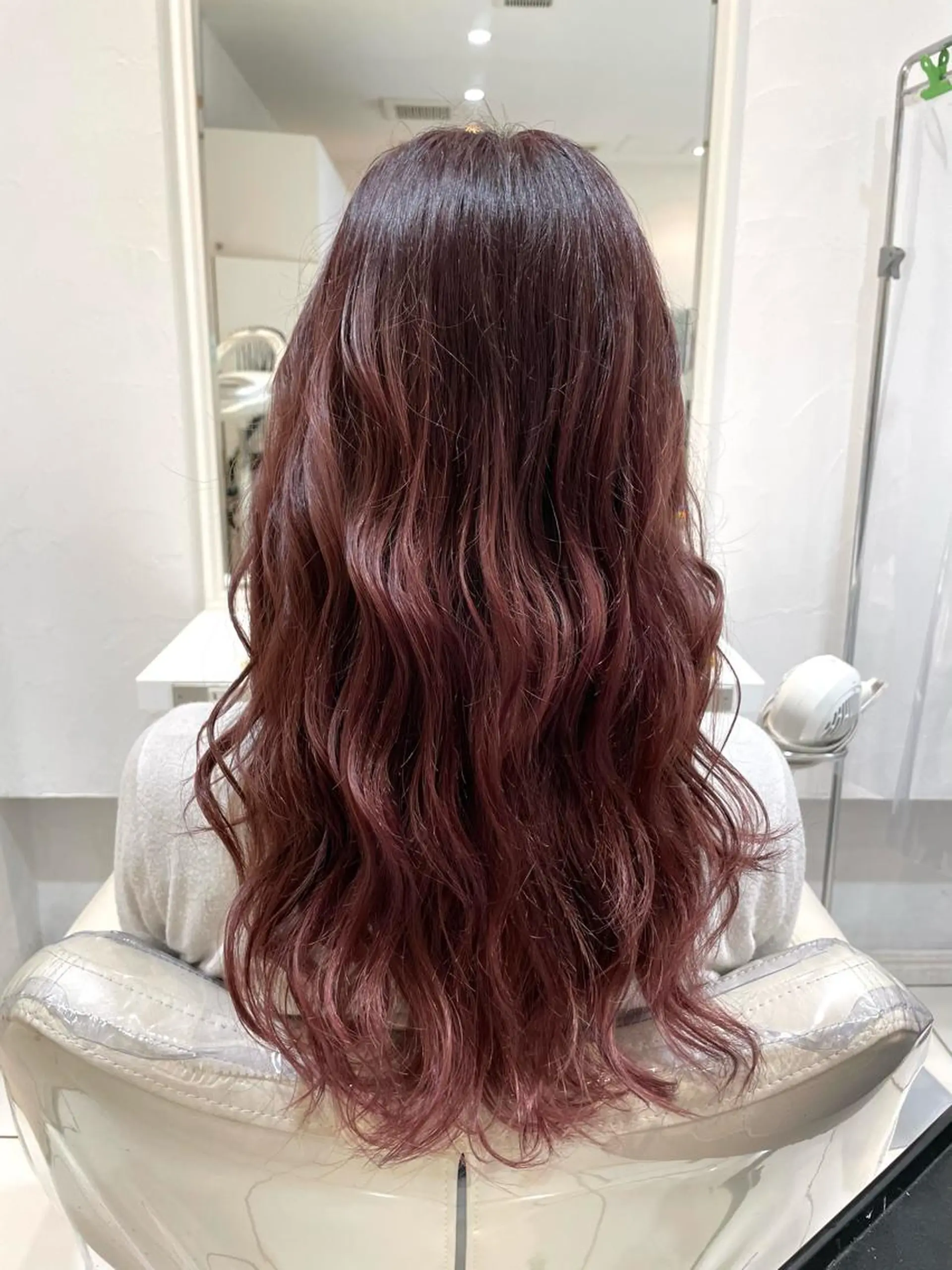 ロング カラー イルミナカラー JERICHO HAIR所属・河野 由佳の眉毛・アイブロウイメージ