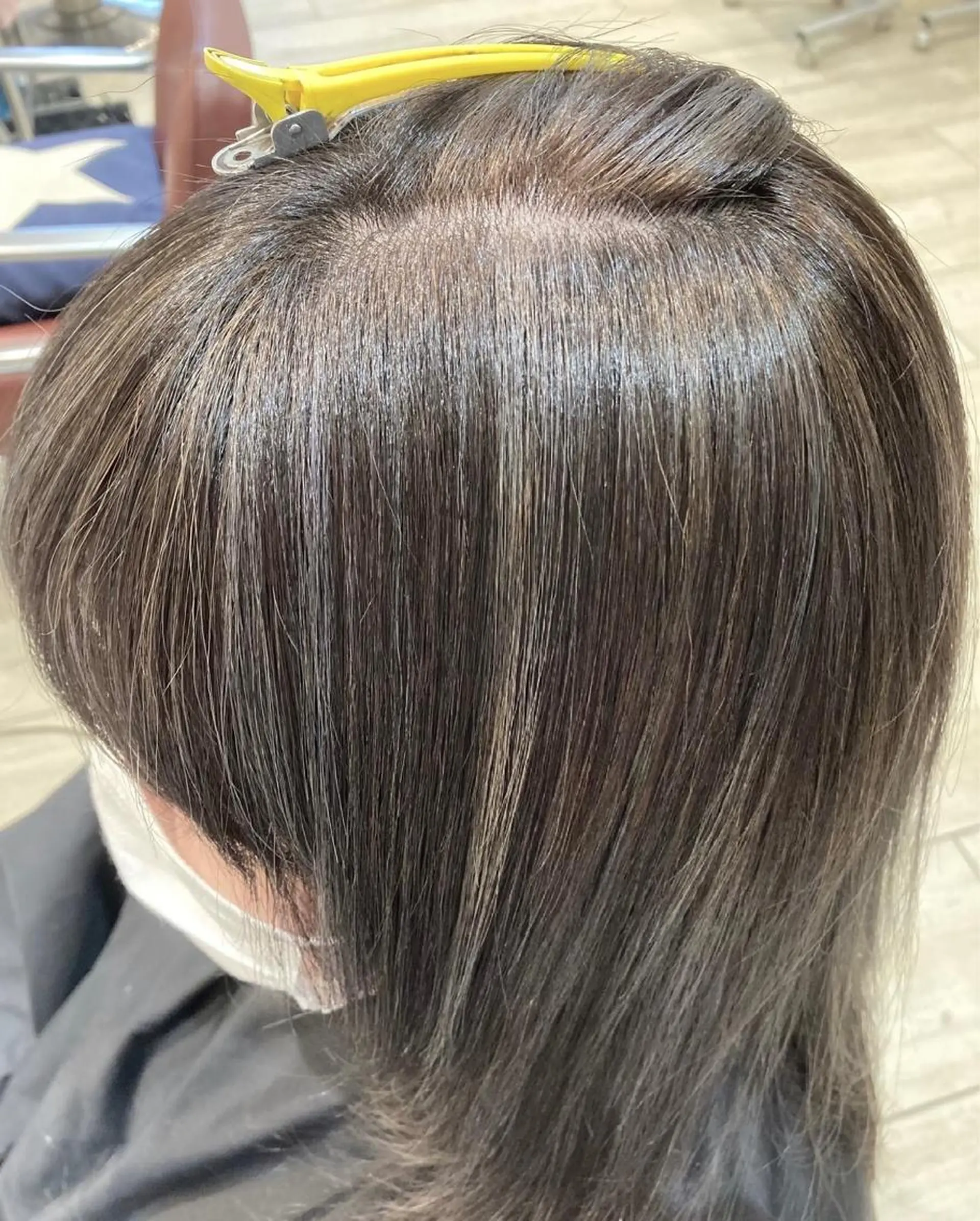 ミディアム 卒業式のヘアスタイル ハイライト レイヤーカット 白髪ぼかしハイライト ヘアアレンジのヘアスタイル