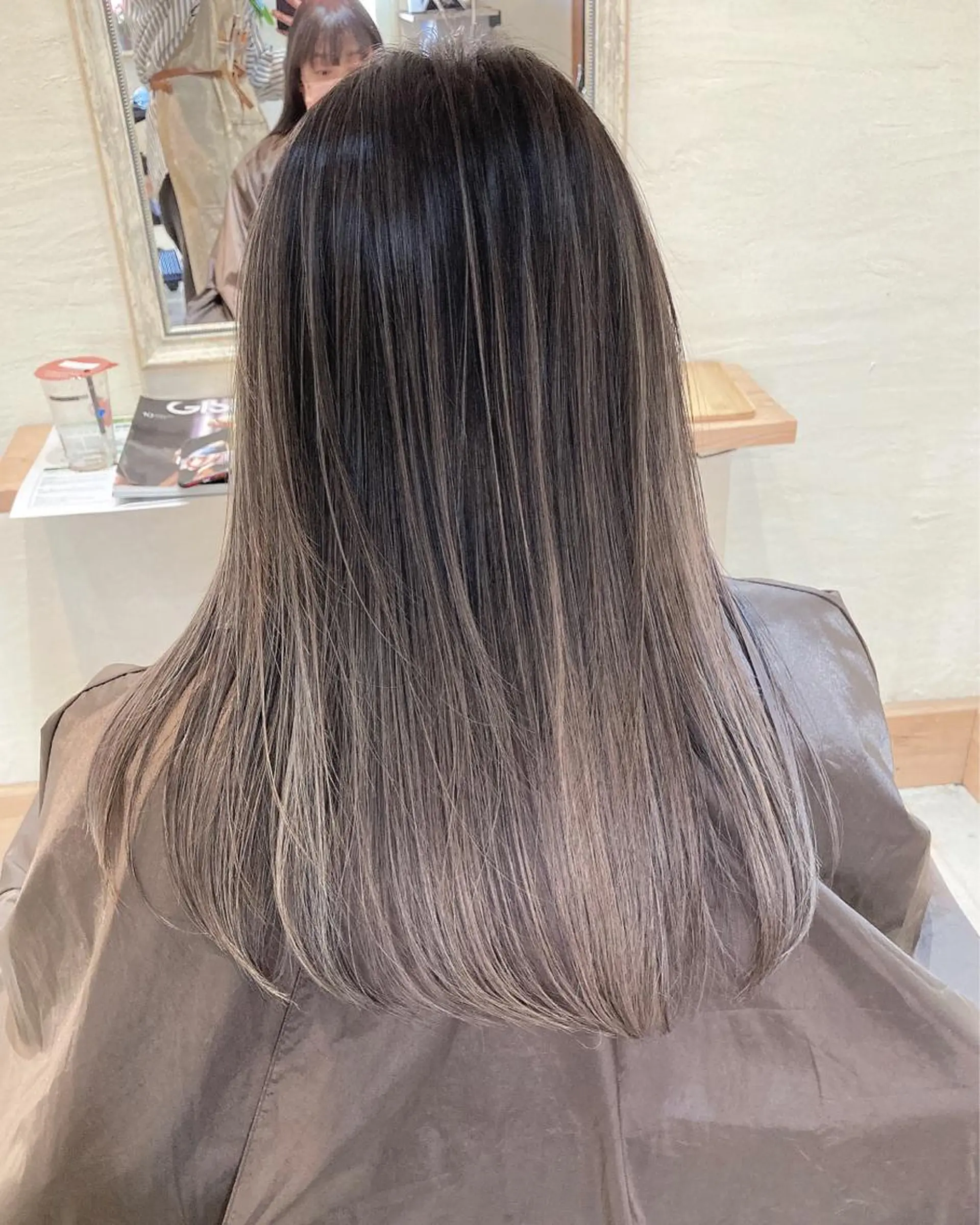 セミロング カラー MERCI所属・マツモト コウダイのヘアスタイル
