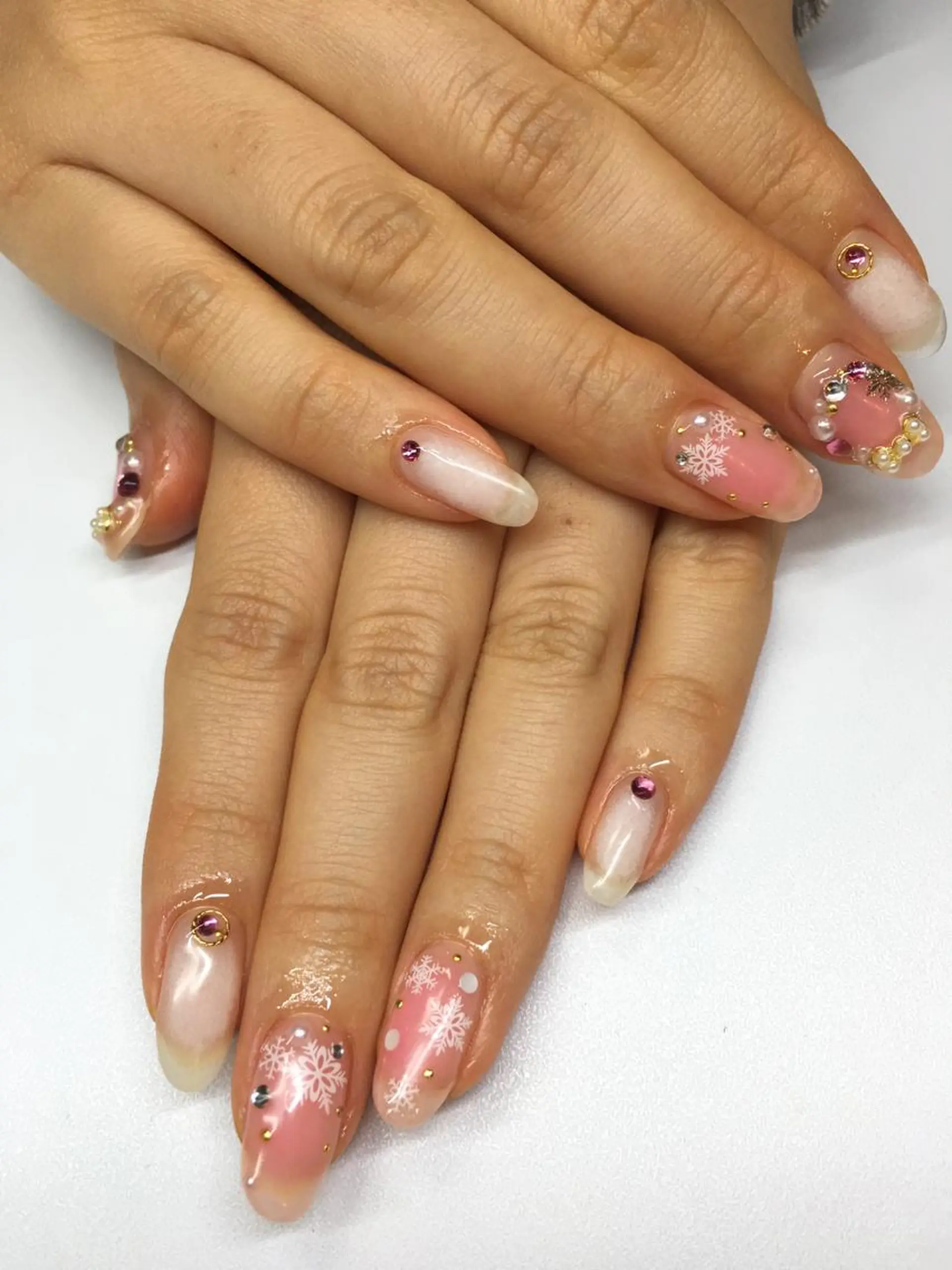 ネイル 持ち込み 冬ネイル クリスマス ハンドネイル glow_ nailのネイルデザイン