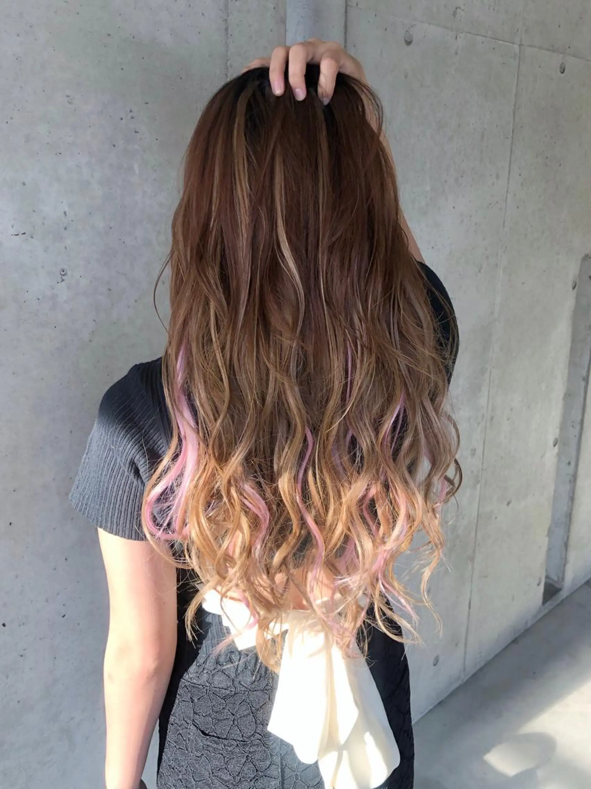 ロング カラー シールエクステ ハイライトカラー ピンクカラー エクステ ハイライト ヘアカラー エクステ 是枝 さくらのヘアスタイル