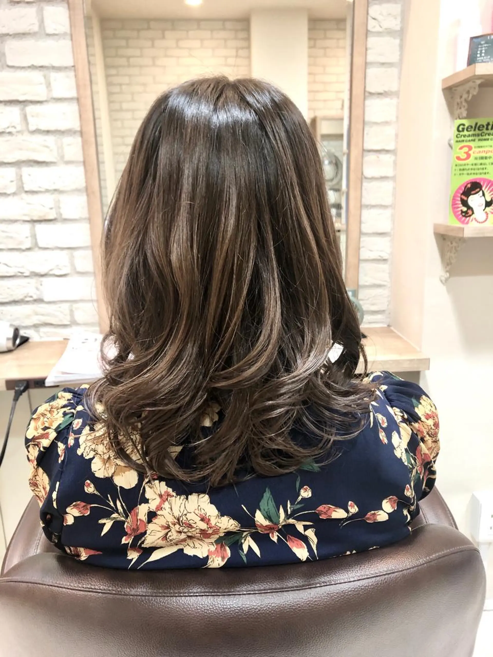 セミロング カラー グラデーションカラー ハイライトカラー ハイライト かきあげバング 清水 有実子のヘアスタイル