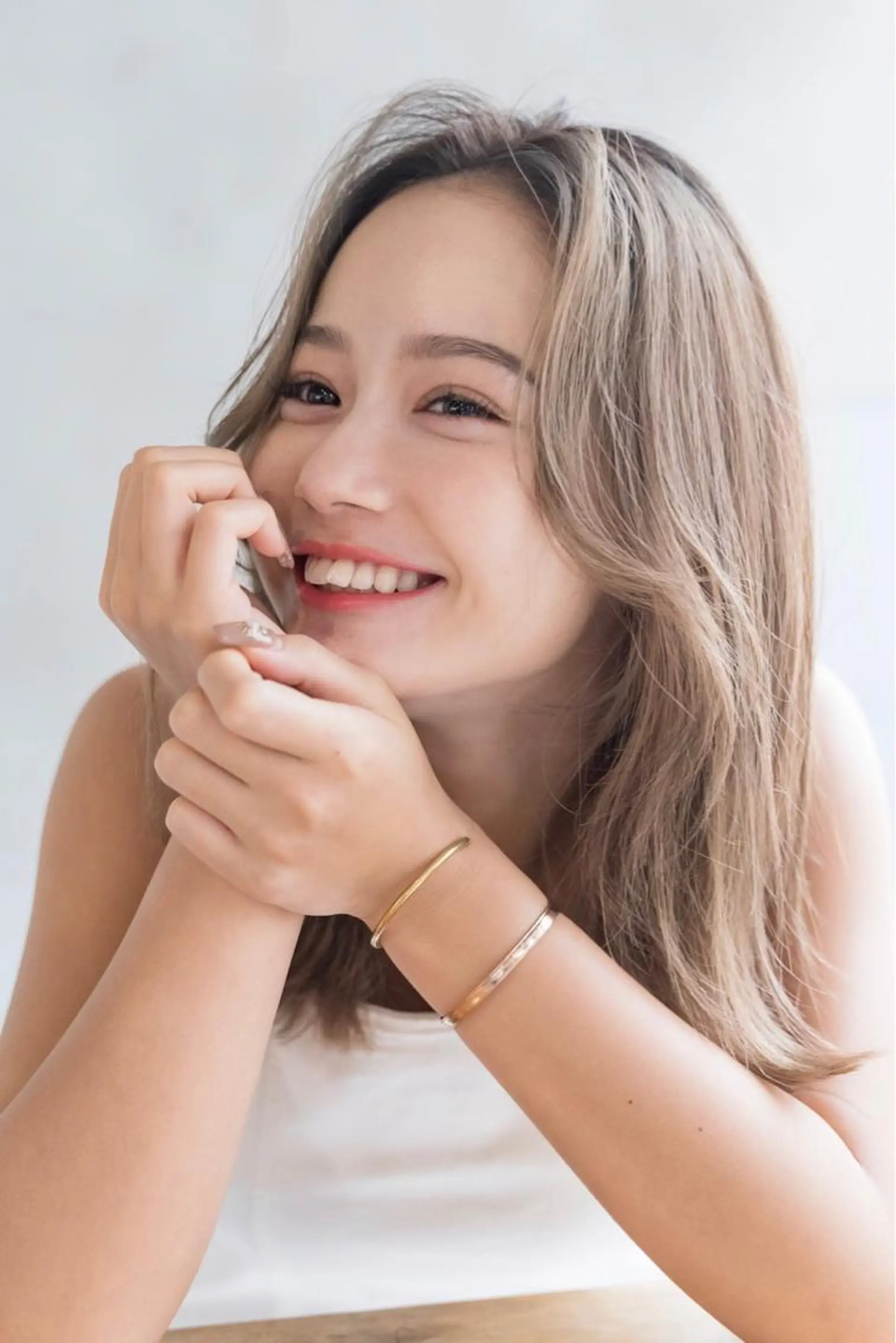 セミロング 韓国風ヘア レイヤーカット 小顔カット 外ハネヘア カット ヘアカラー トリートメント ヘッドスパ ヘアセット 山口 竣也のヘアスタイル
