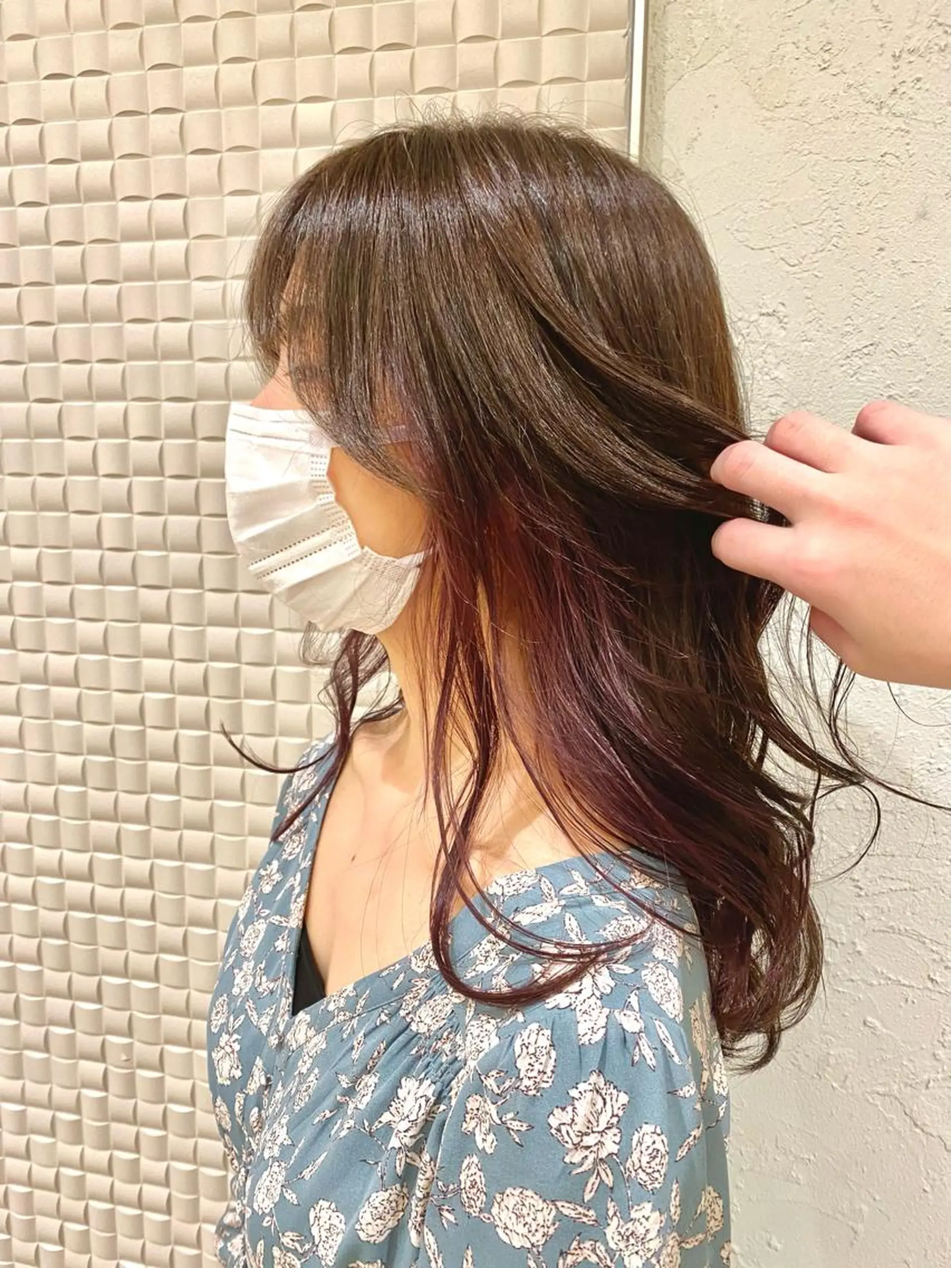 セミロング 新宿スペインカール ヨモギダのヘアスタイル
