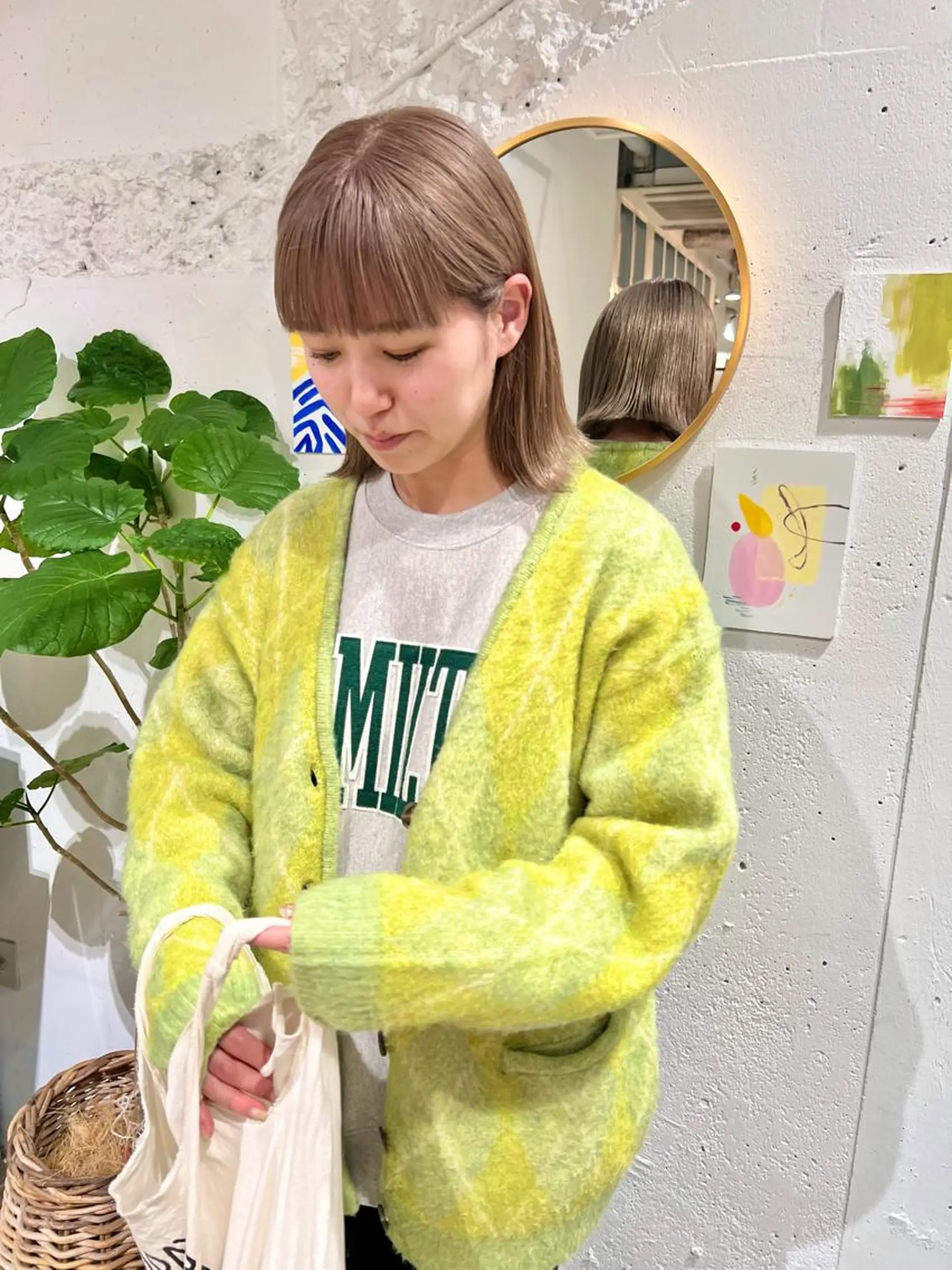 ミディアム カット ヘアカラー 石井 菜々のヘアスタイル
