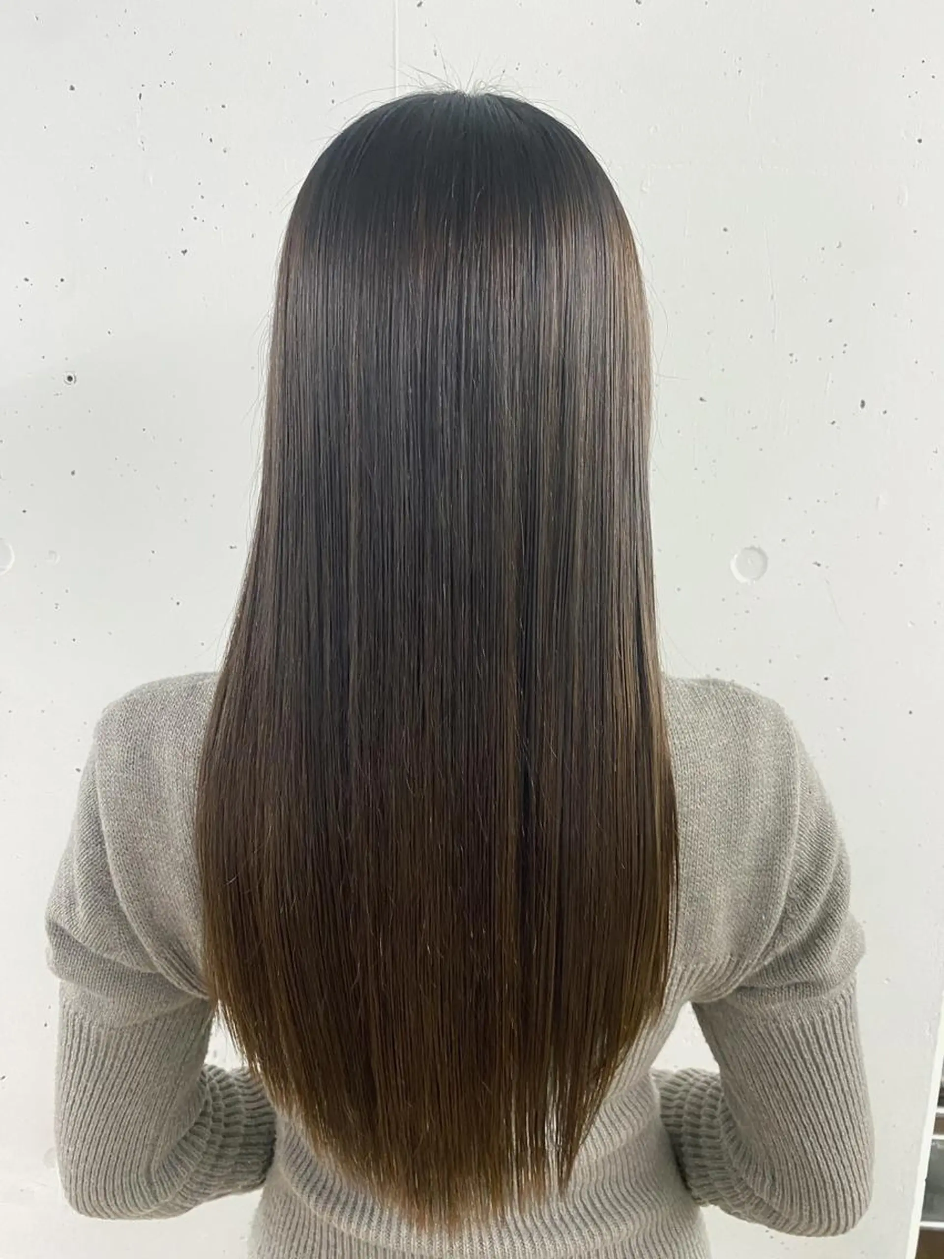 ロング 縮毛矯正 柔らかストレート /透け感ツヤカラーのヘアスタイル