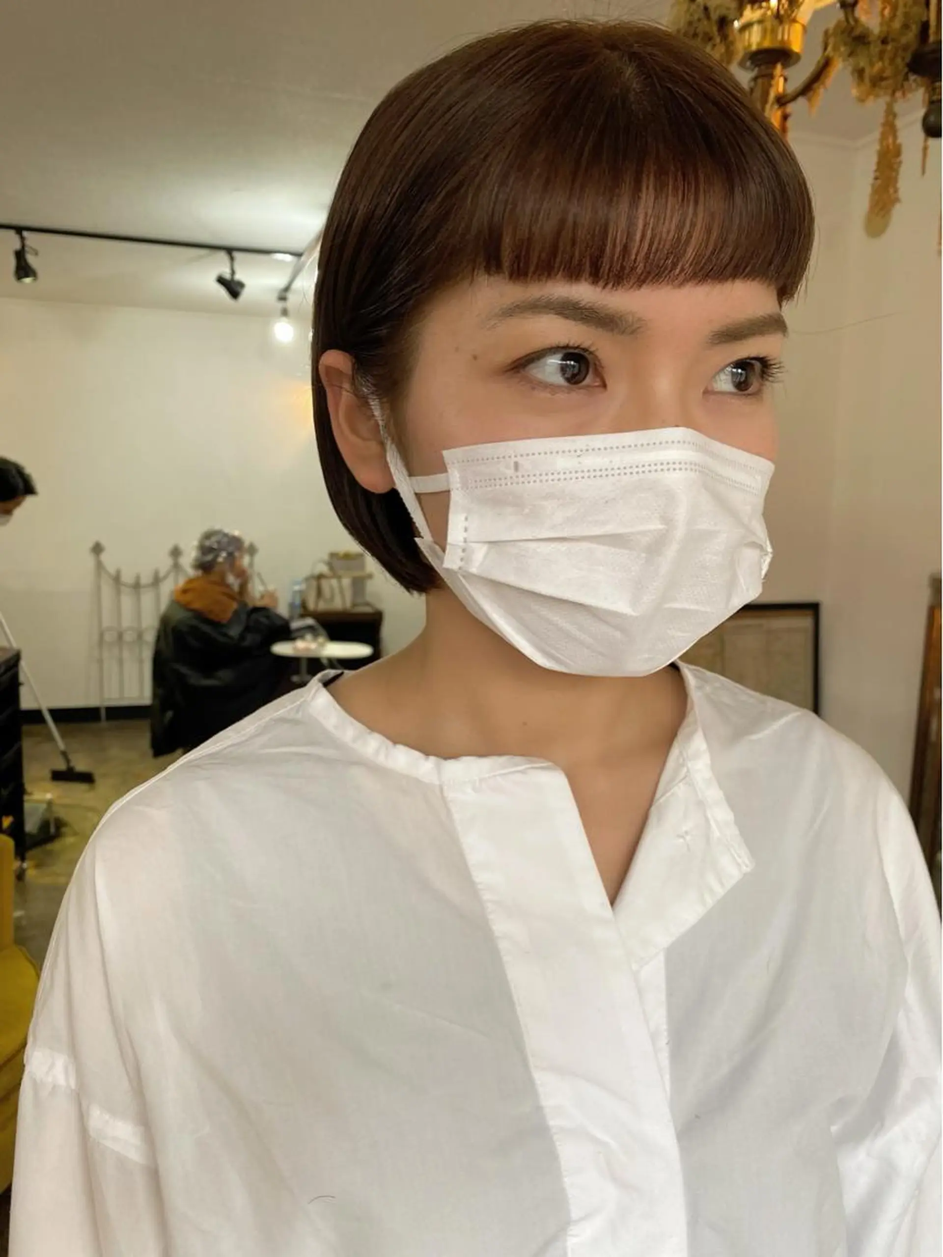 ショート オン眉 カット 艶カラー🫧 MOMOYOのヘアスタイル