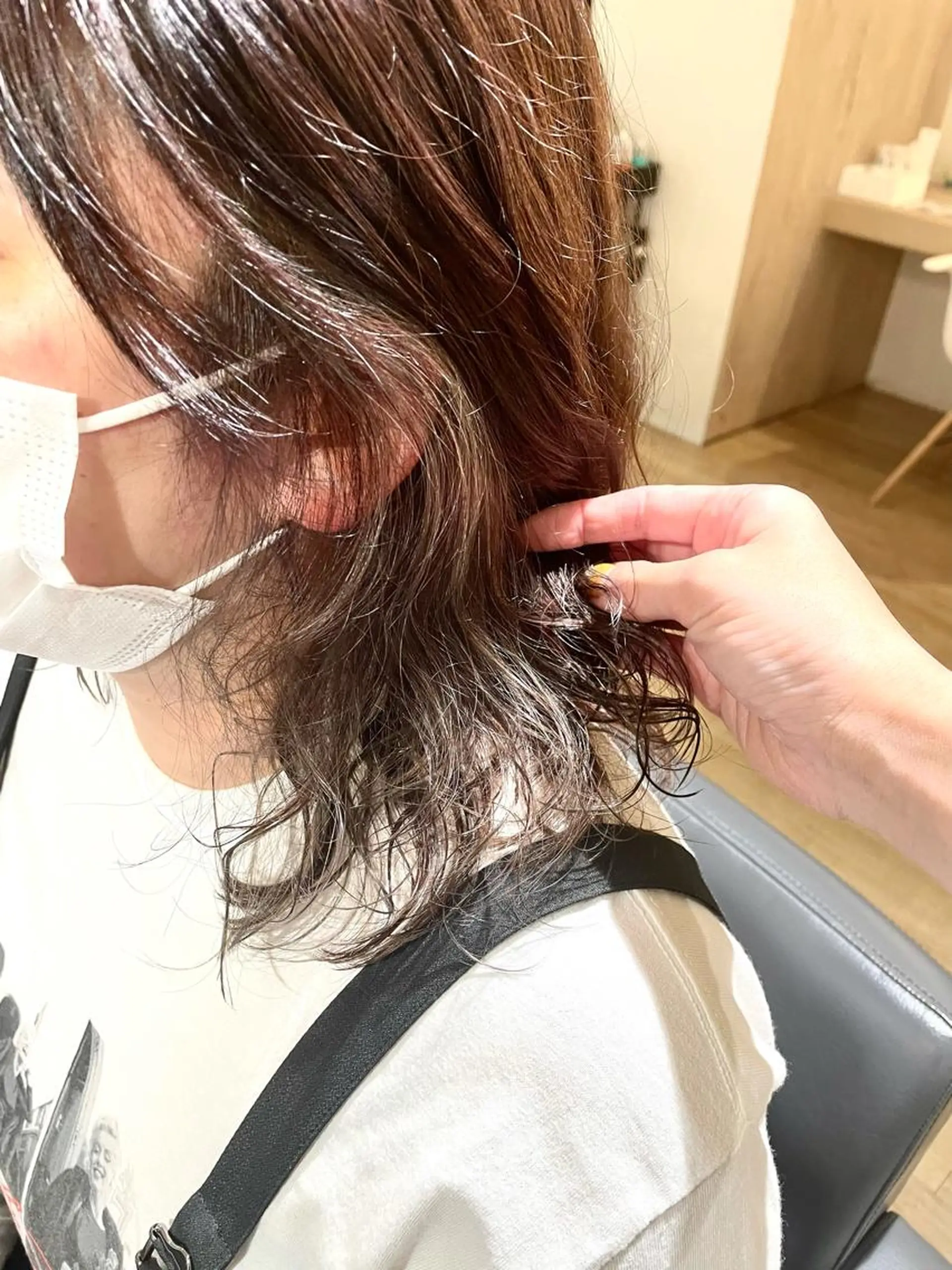 ミディアム カラー グレージュ ハイライトカラー ハイライト 美容室 Jフィドルファドル所属・わきた かずなのヘアスタイル