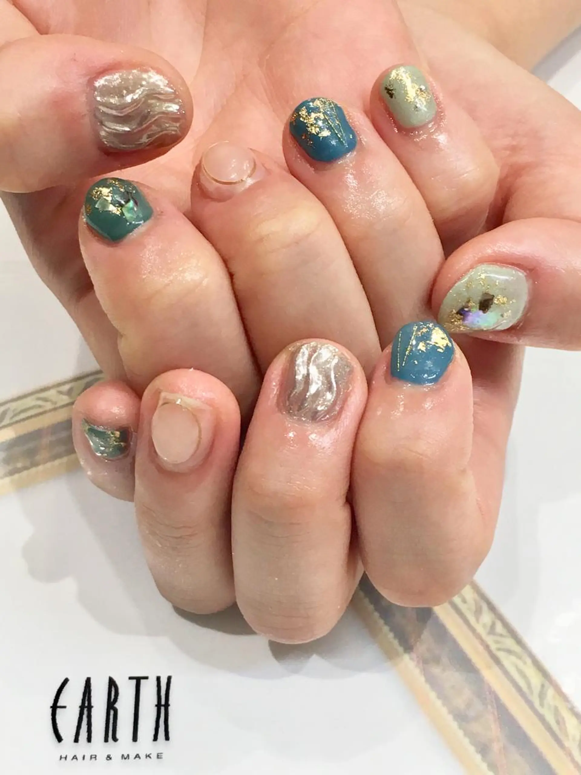 ネイル グリーン ニュアンスネイル ハンドネイル 佐藤 まりえのネイルデザイン