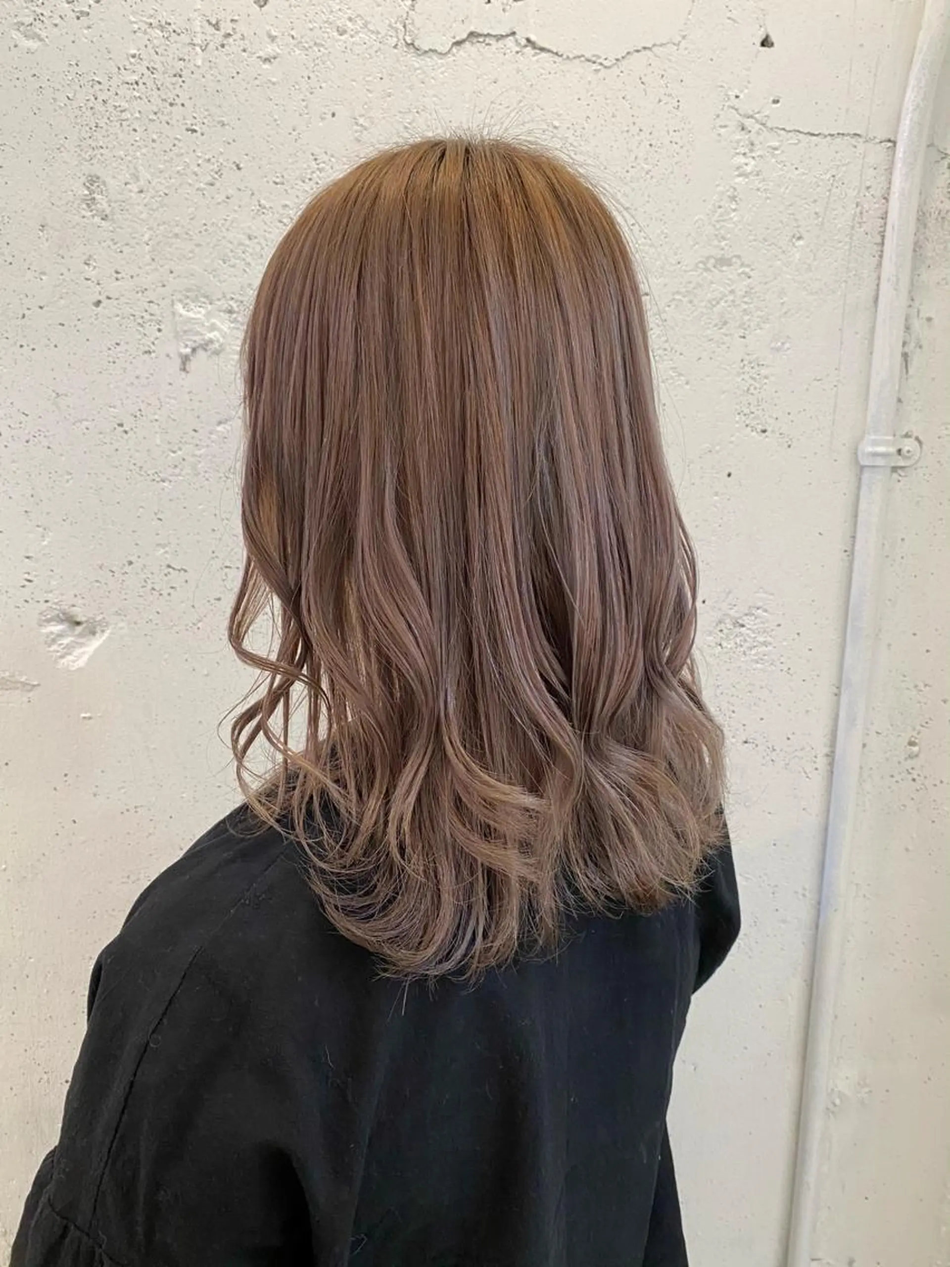 セミロング カラー ハイライトカラー ハイライト ブリーチなしカラー レイヤーカットのヘアスタイル
