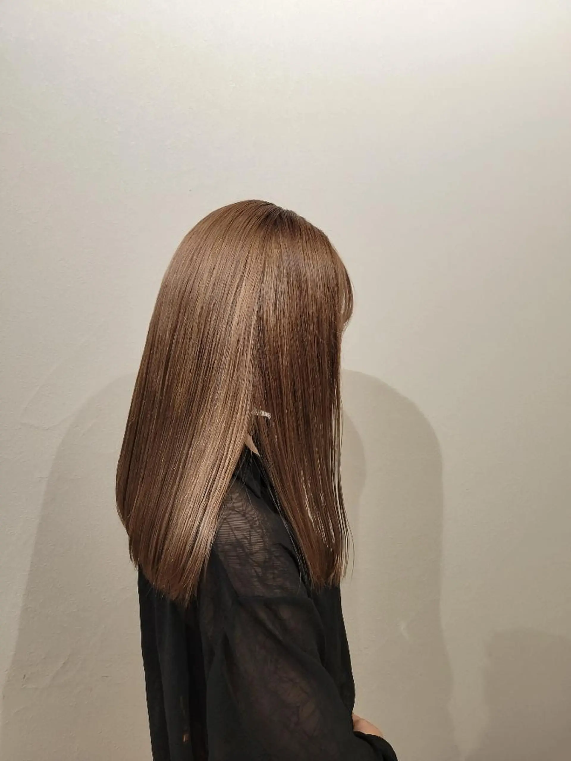 セミロング カラー ベージュカラー ブリーチ ミルクティーベージュ 渡辺祐輔 透明感🫧艶カラー✨のヘアスタイル