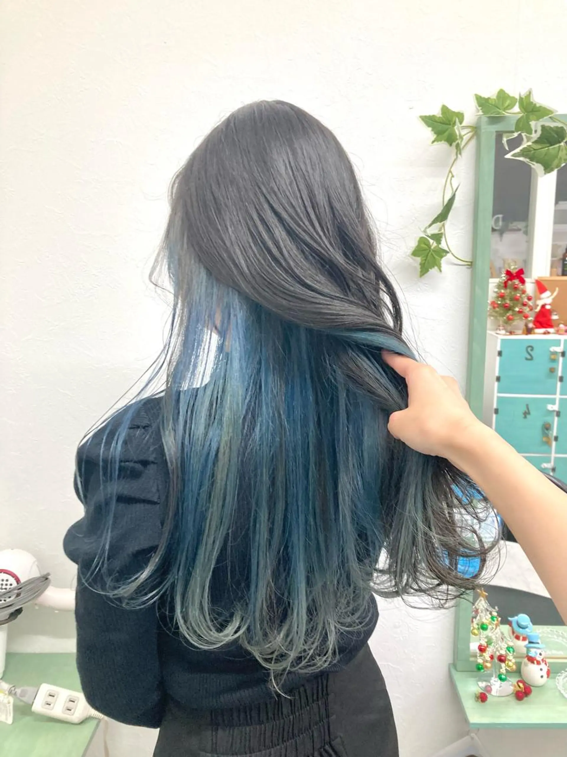 ロング カラー ブルーカラー インナーカラー ヘアカラー トリートメント AIM所属・髪質改善✧︎エステ 💎AIM【アイム】のヘアスタイル