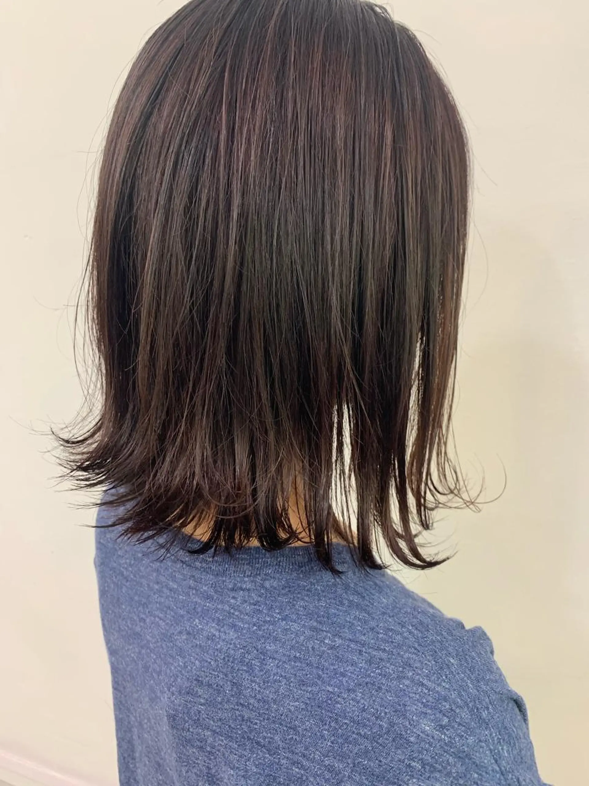 ミディアム 切りっぱなしボブ ボブ 外ハネヘア カット ヘアカラー chama レイヤーカットのヘアスタイル