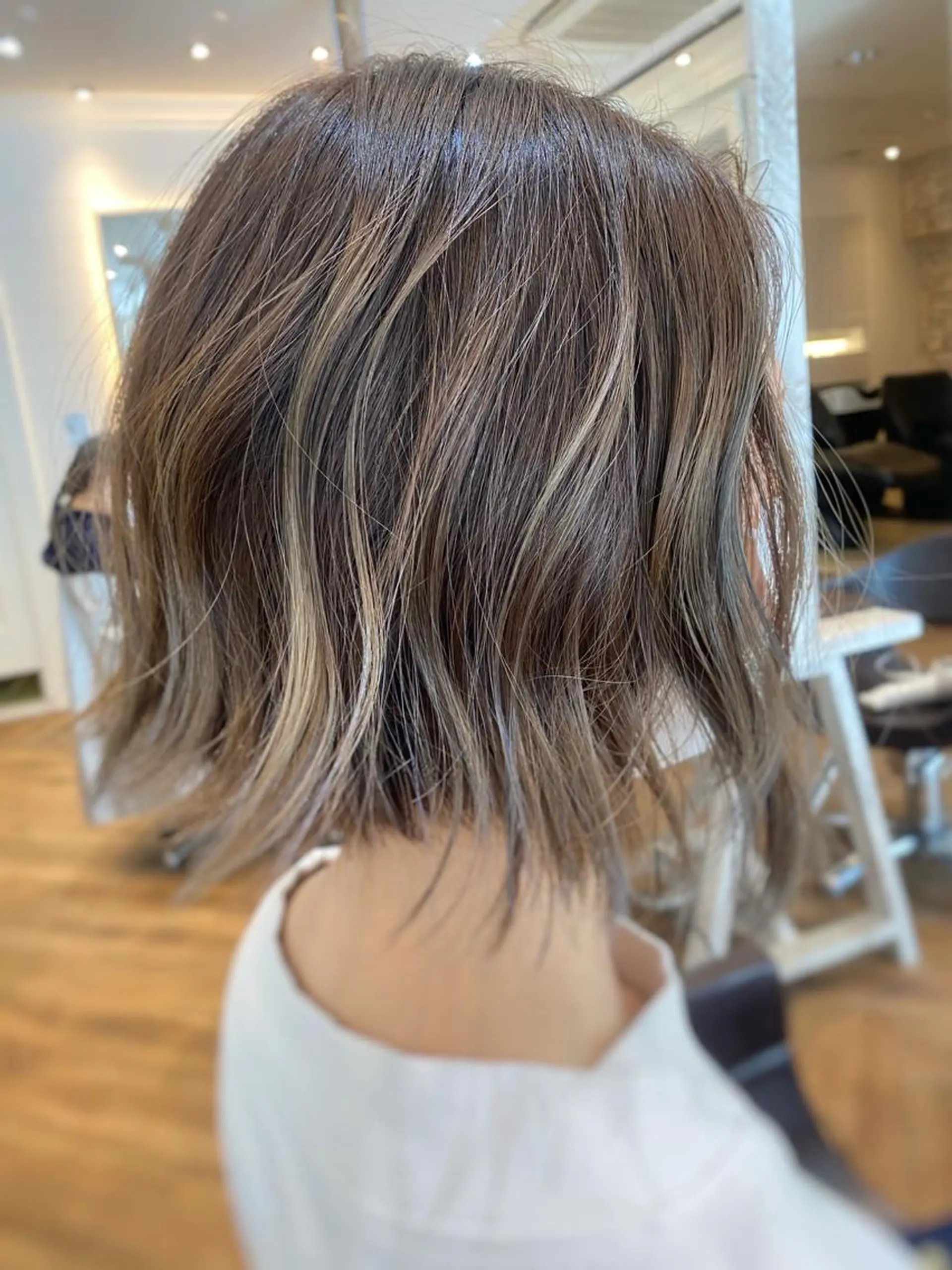 ショート カラー バレイヤージュ ボブ レイヤーカット WHALE hair salon所属・WHALE hair salonのヘアスタイル