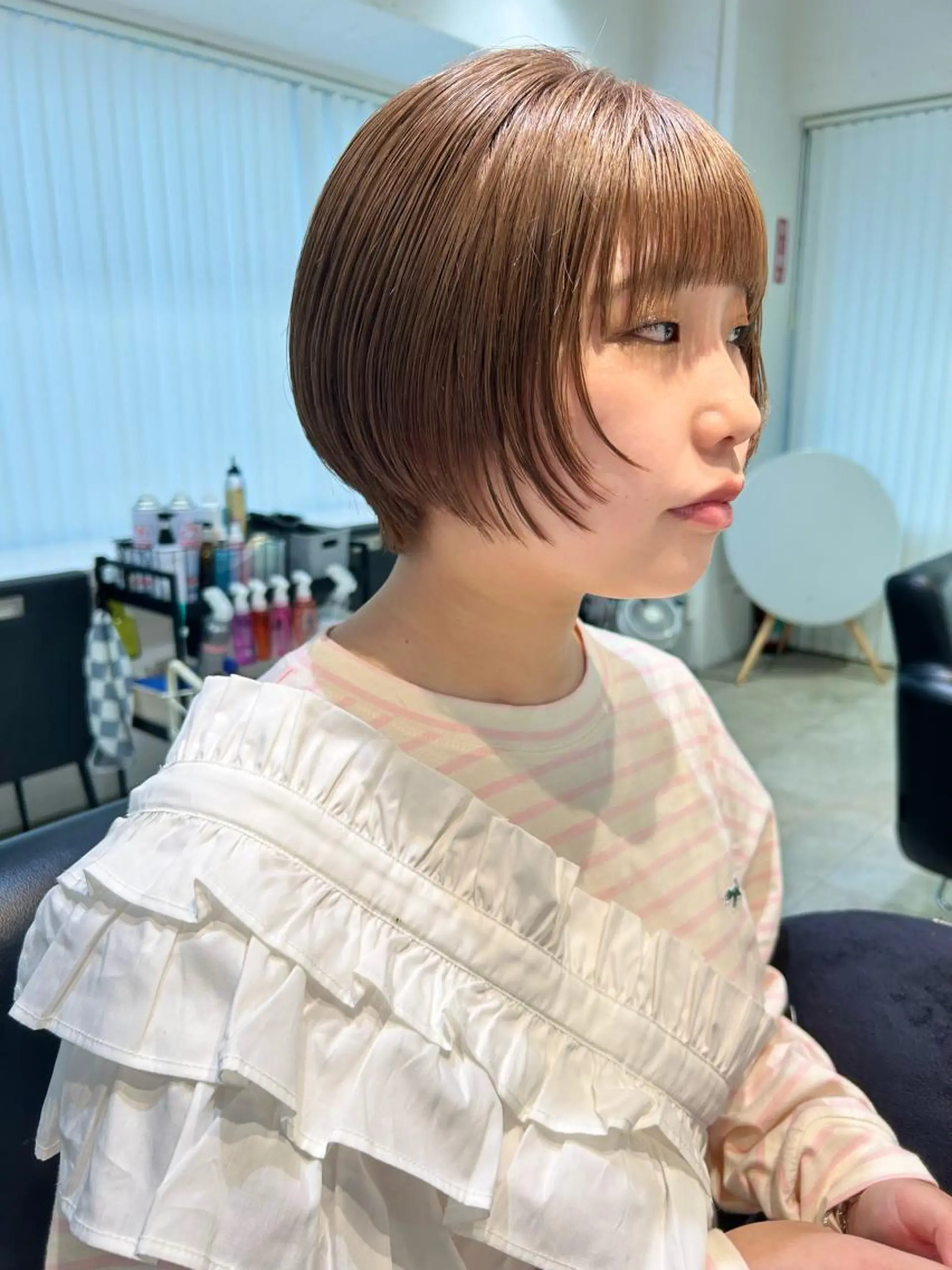 ショート カラー ベージュカラー 顔まわりレイヤー 顔周りカット レイヤーカット ショートヘア カット ブリーチ/Wカラー パーマ/似合せカットのヘアスタイル