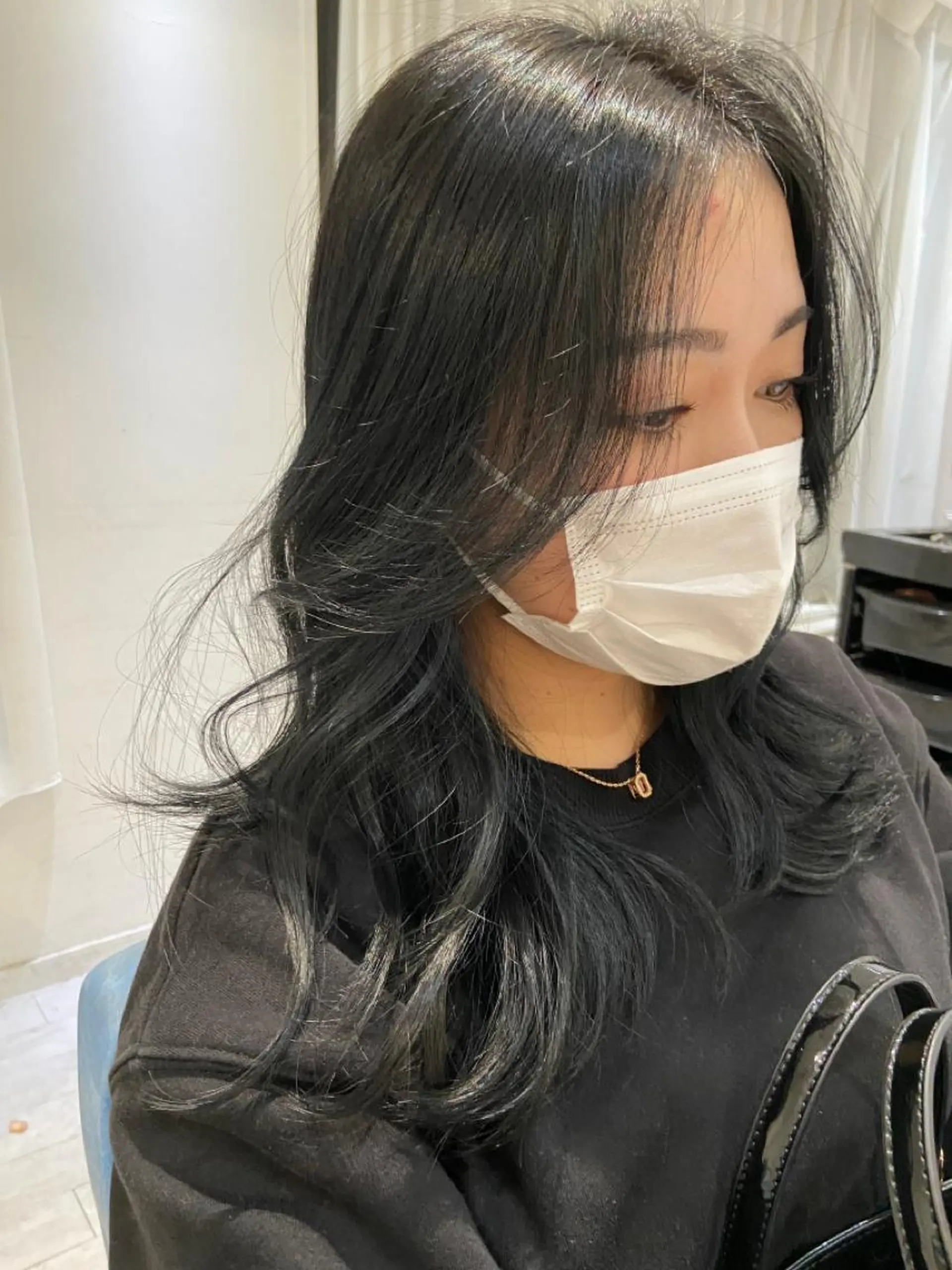 セミロング レイヤーカット AHNKISM所属・トレンドレイヤー/ 透明感カラーのヘアスタイル