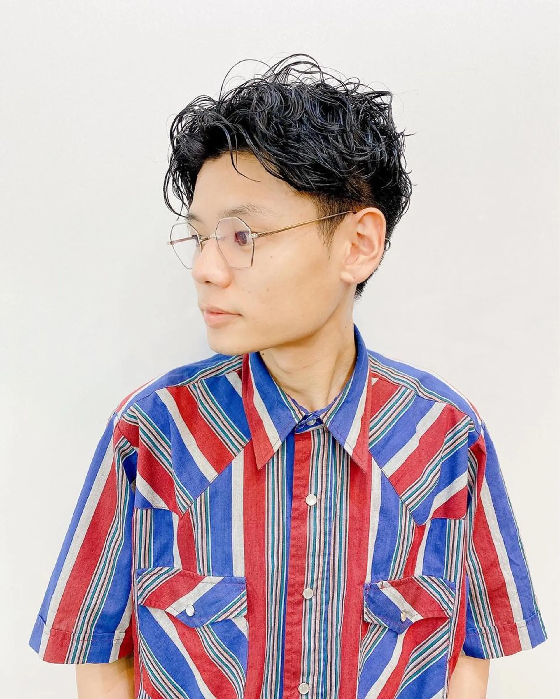 ショート パーマ メンズ メンズパーマ 刈り上げ カット ヘアカラー パーマ 縮毛矯正 トリートメント メンズパーマ タカキリョウのヘアスタイル